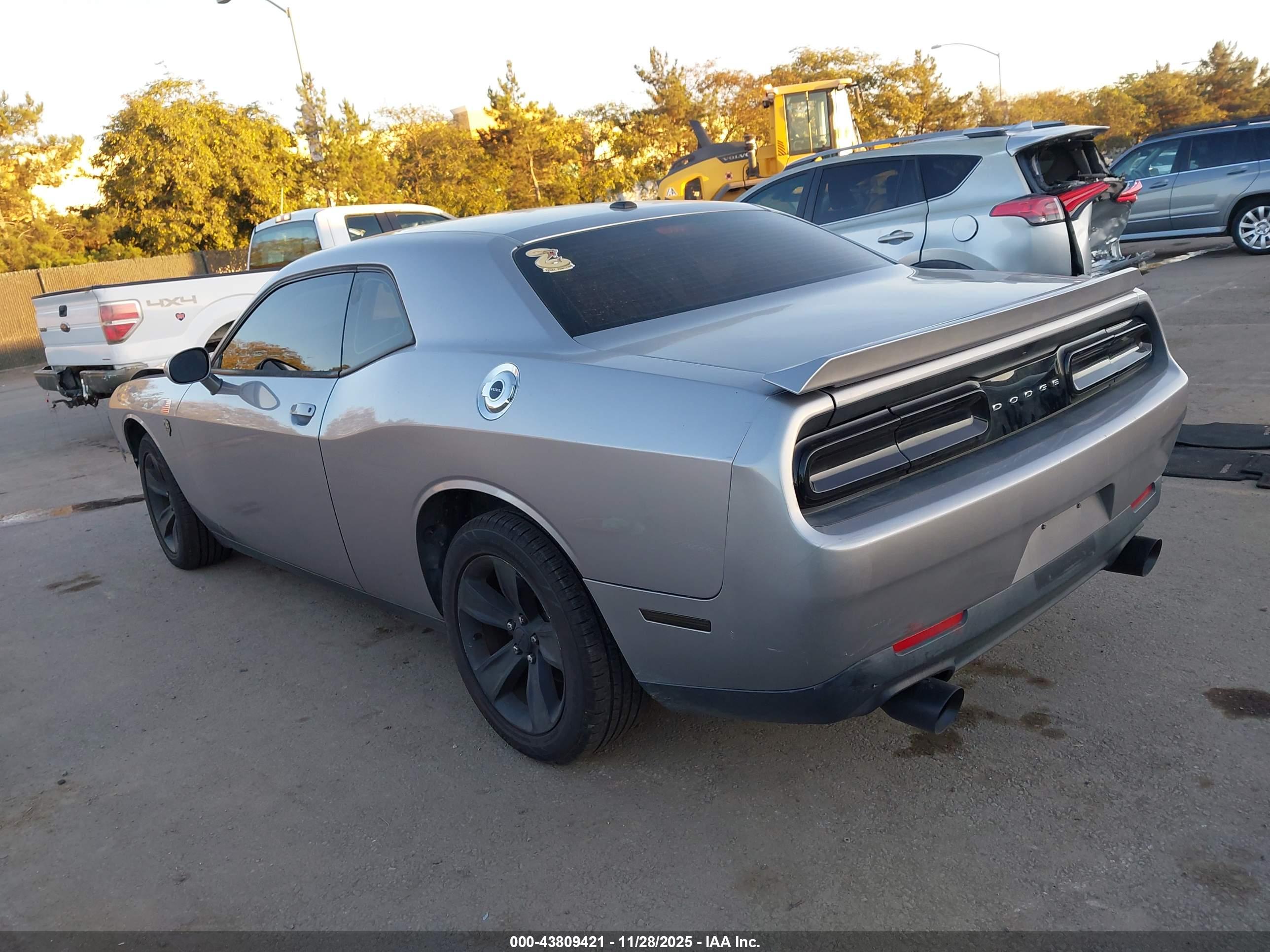 DODGE CHALLENGER image 3