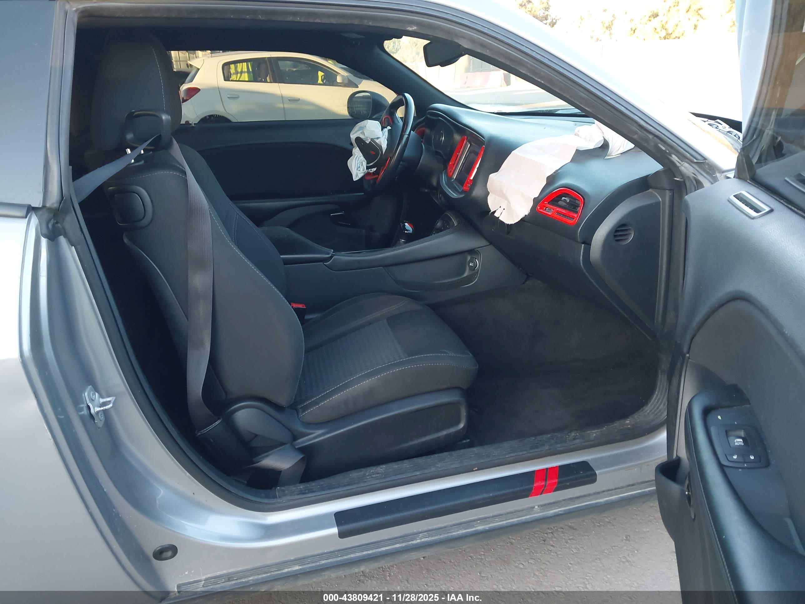 DODGE CHALLENGER image 5