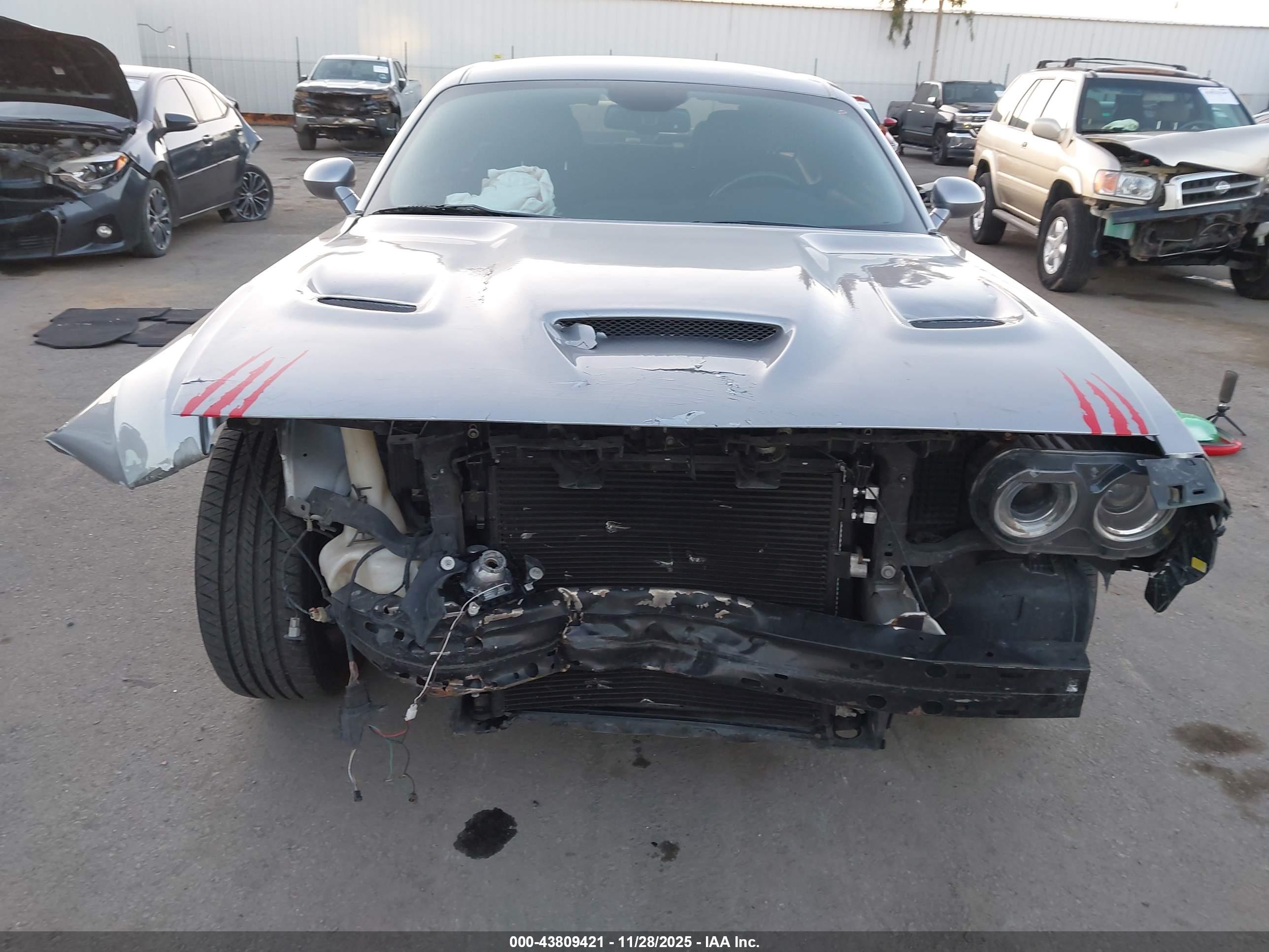DODGE CHALLENGER image 6