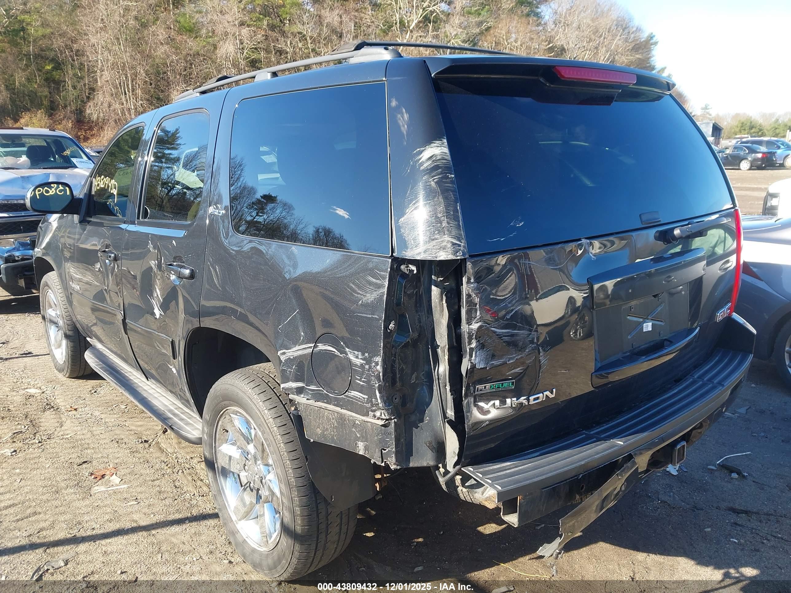 GMC YUKON image 3