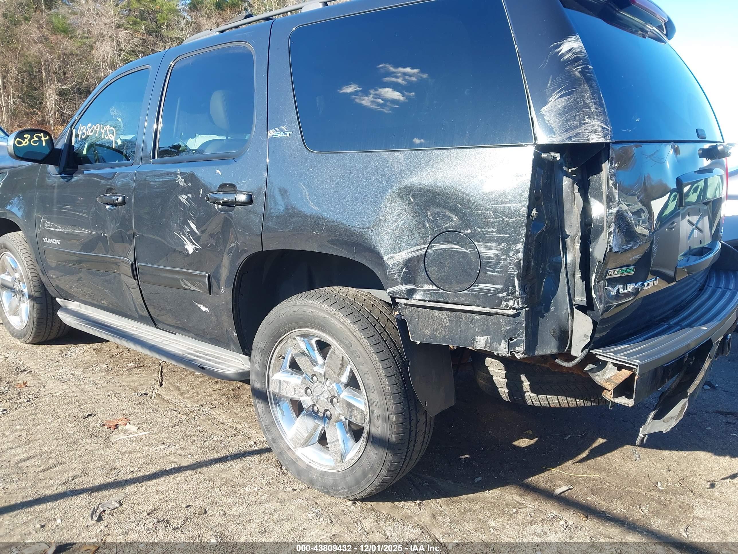 GMC YUKON image 6