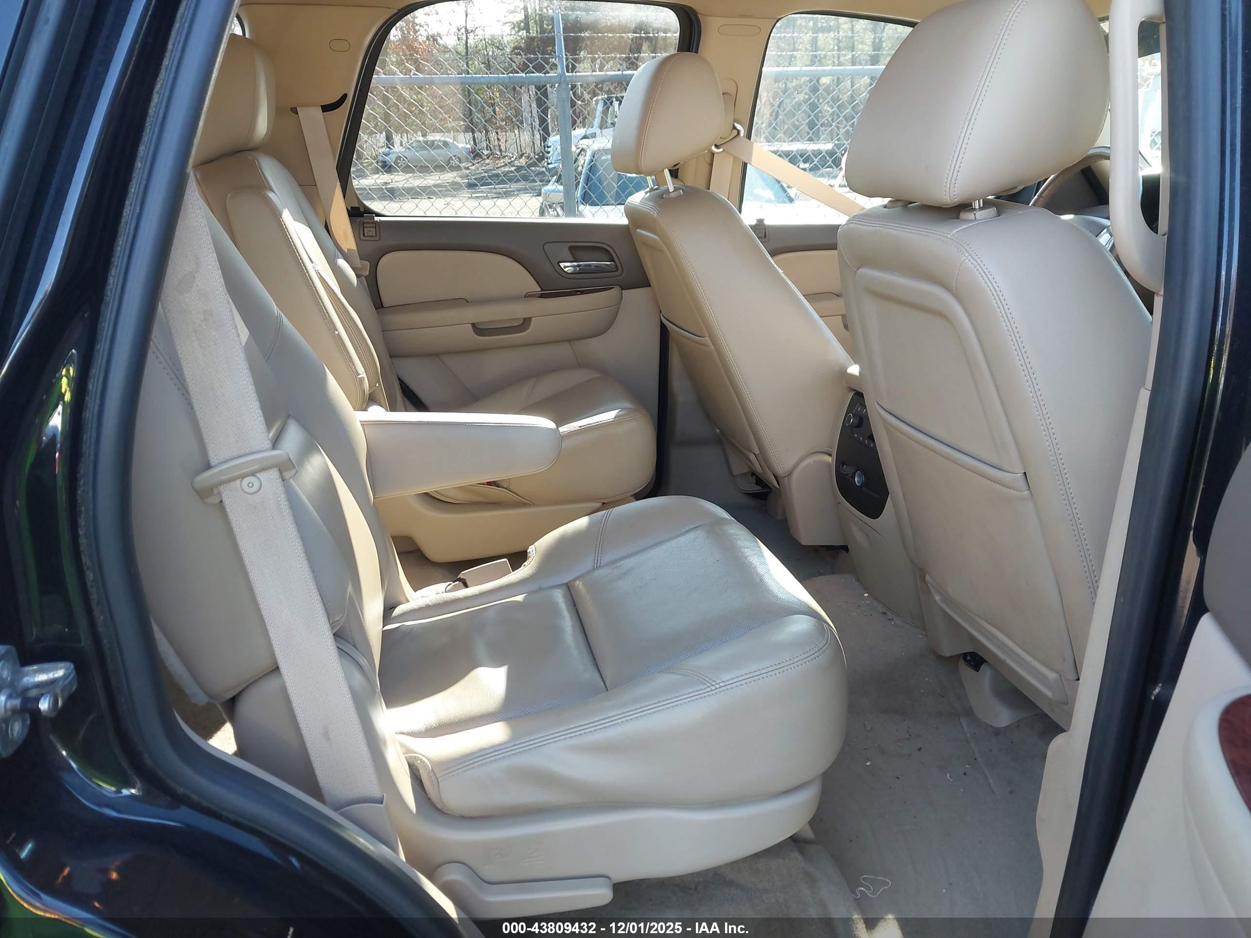 GMC YUKON image 8