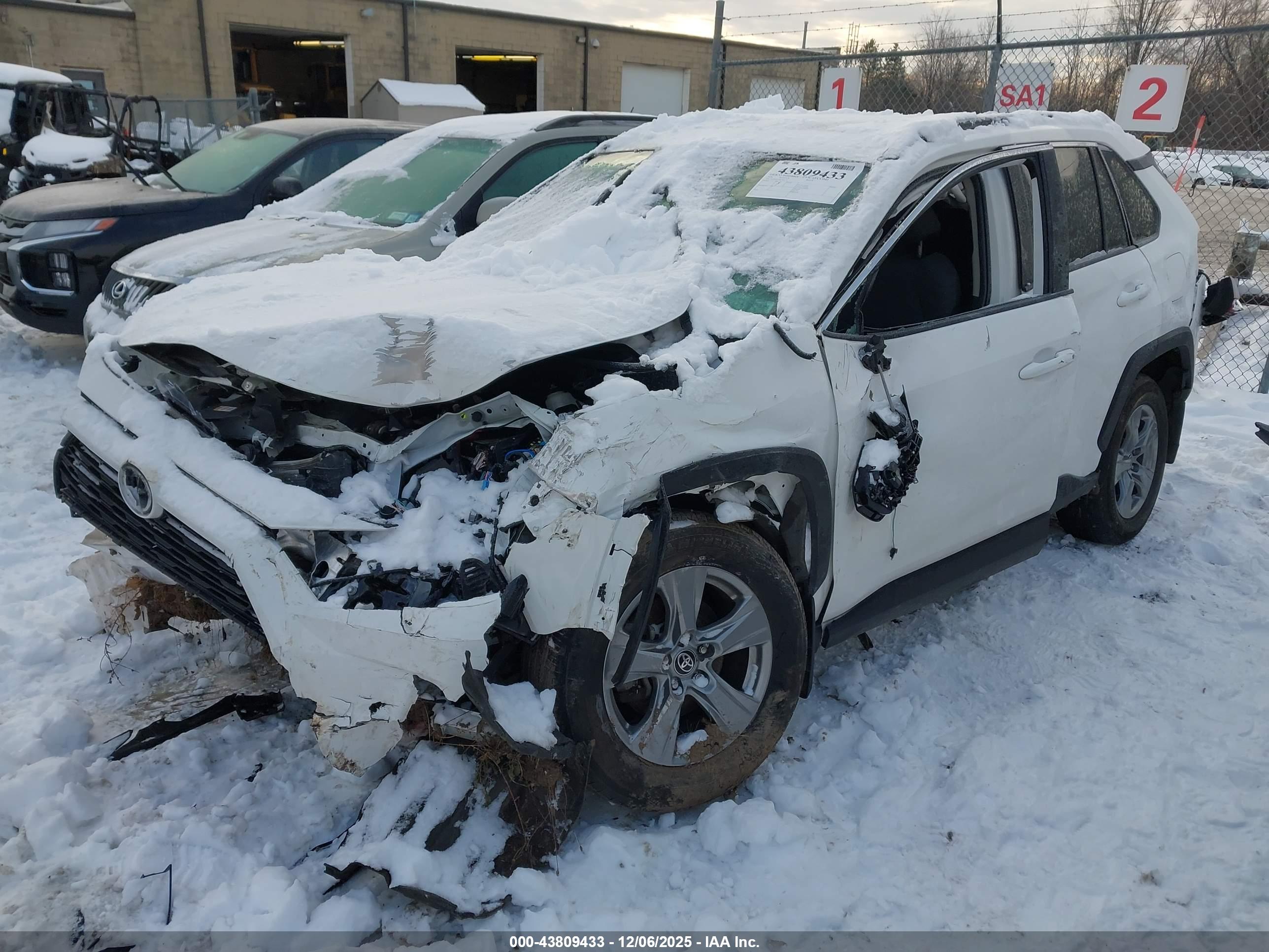 TOYOTA RAV4 image 2