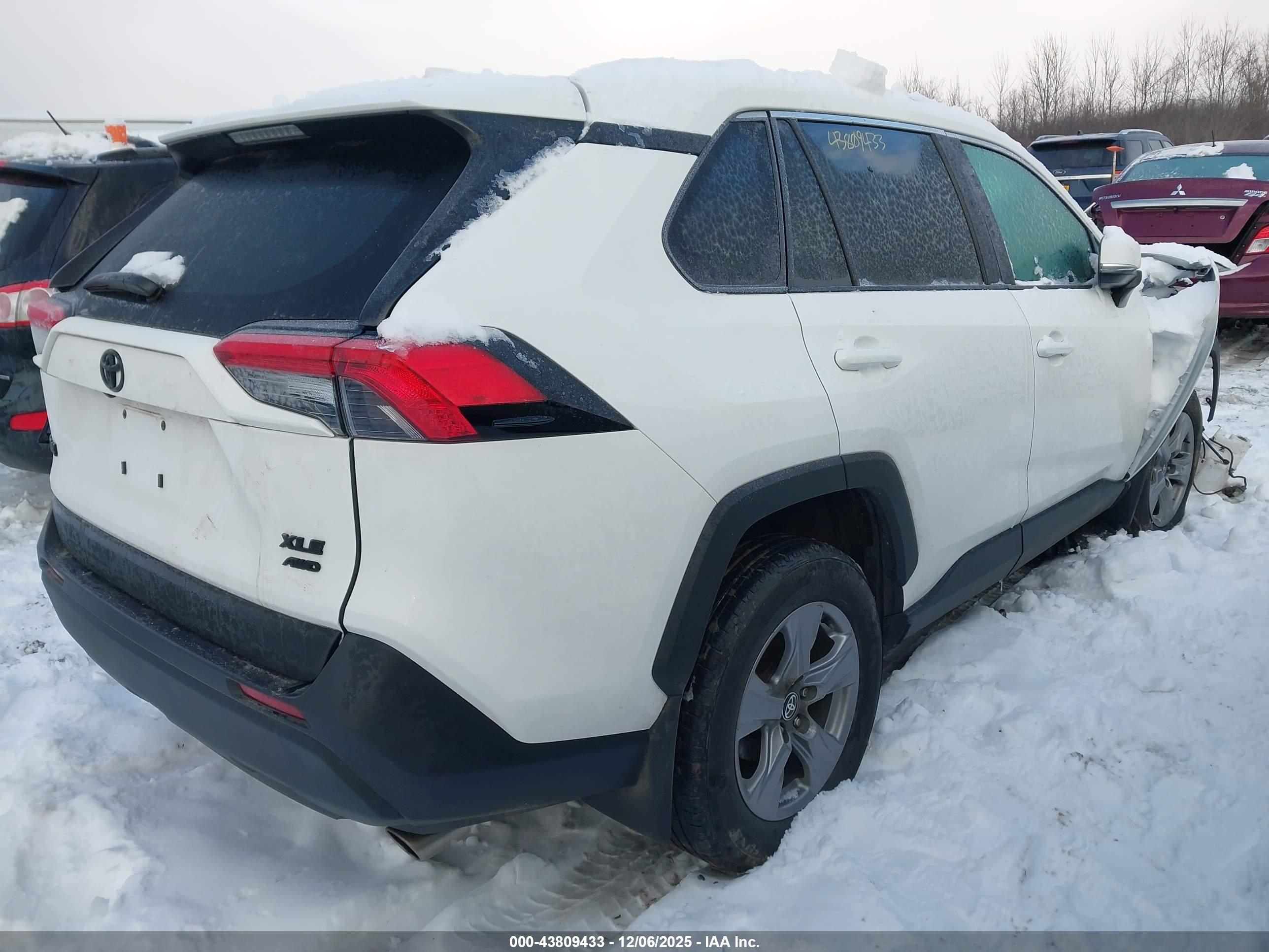 TOYOTA RAV4 image 4