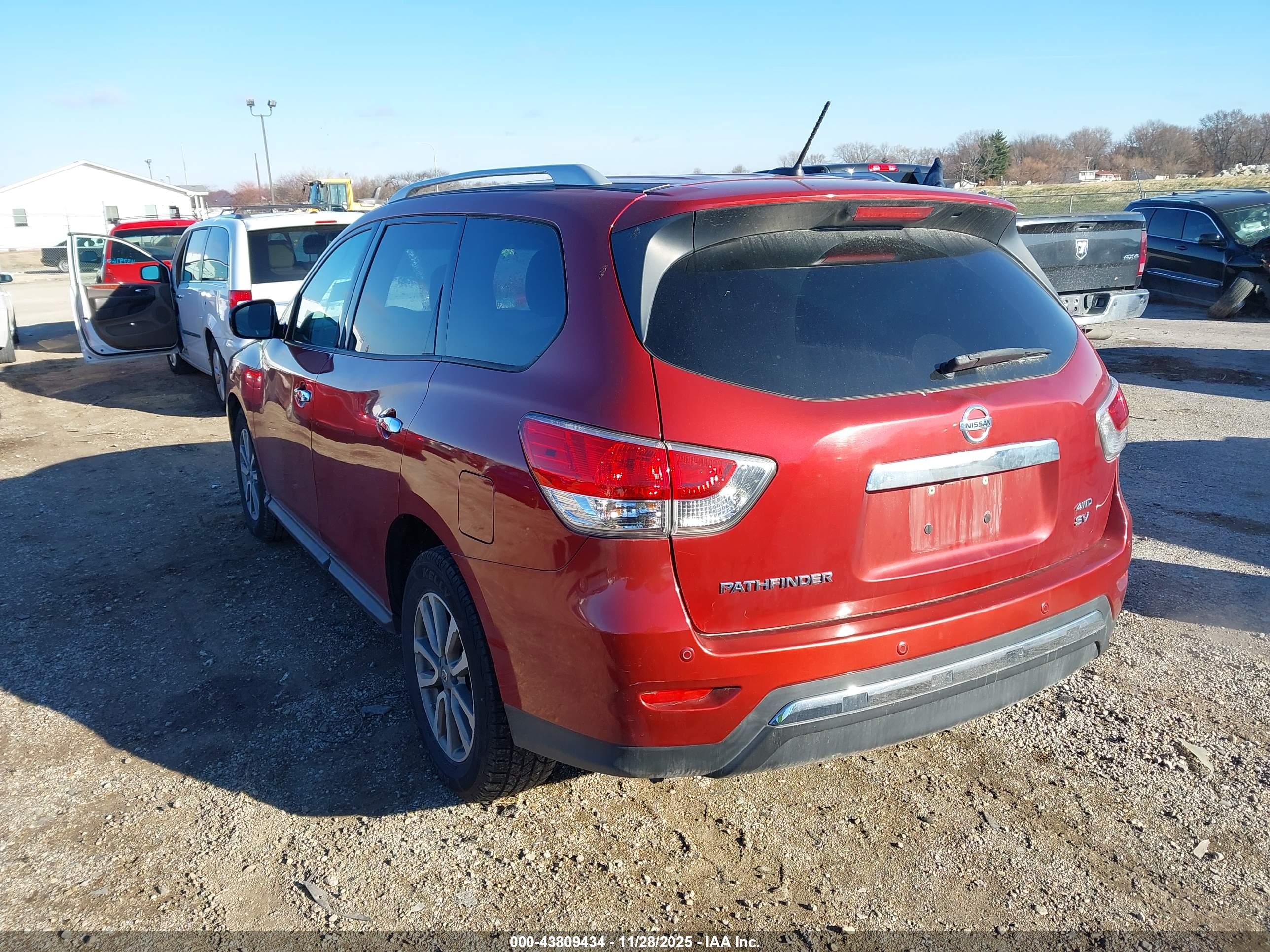 NISSAN PATHFINDER image 3
