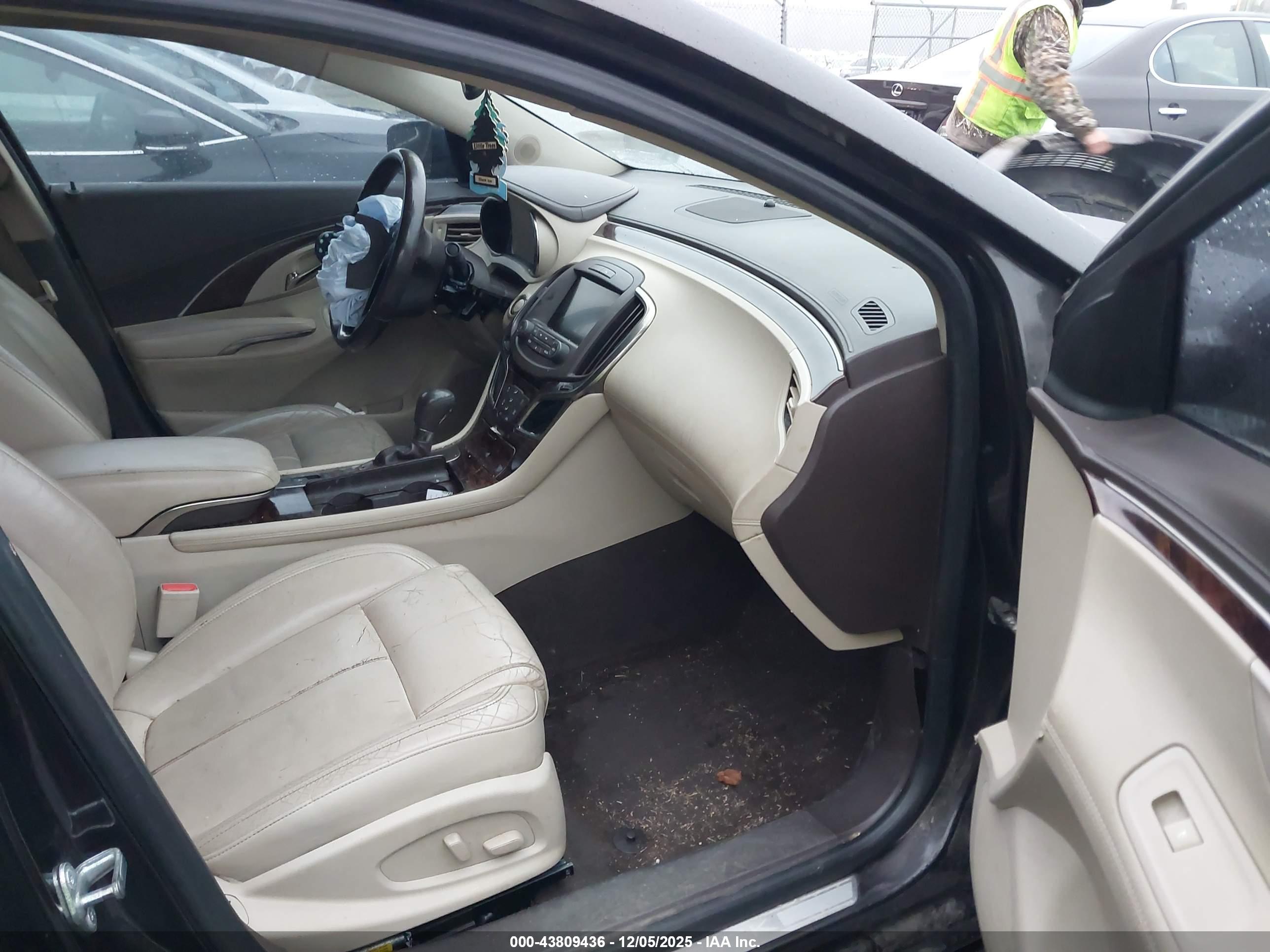 BUICK LACROSSE image 5