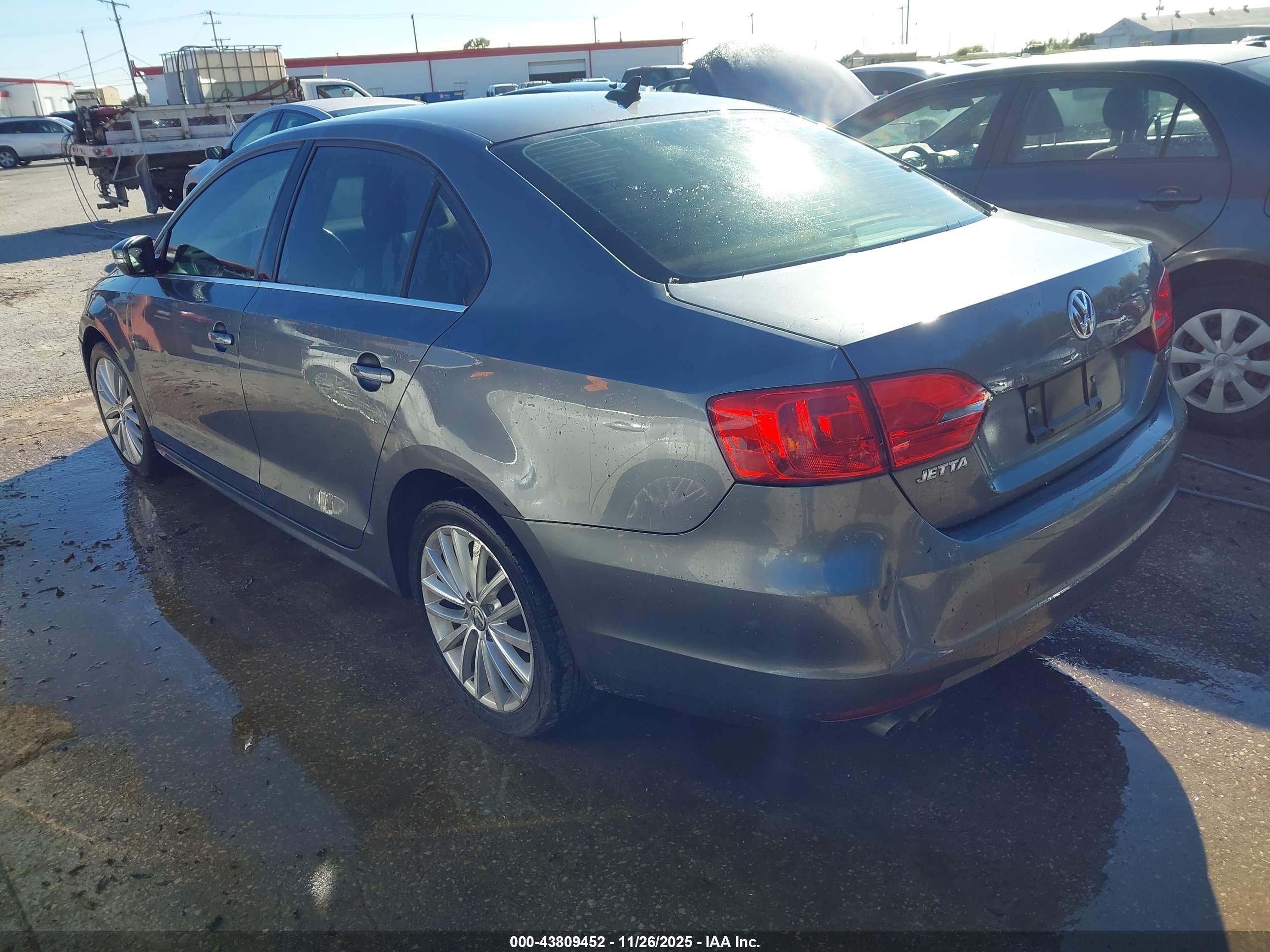 VOLKSWAGEN JETTA image 3
