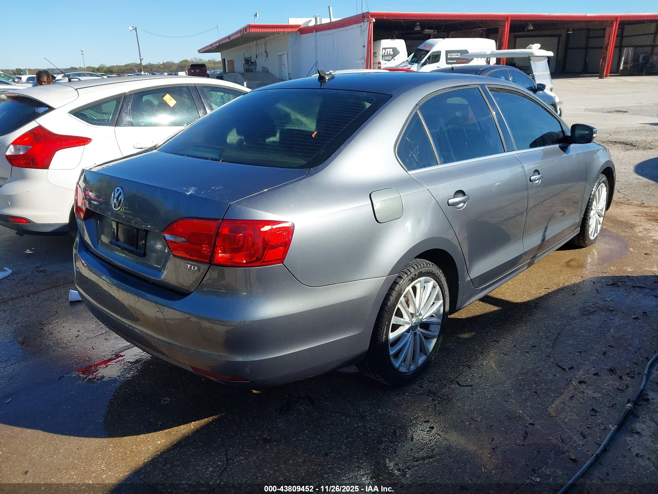 VOLKSWAGEN JETTA image 4