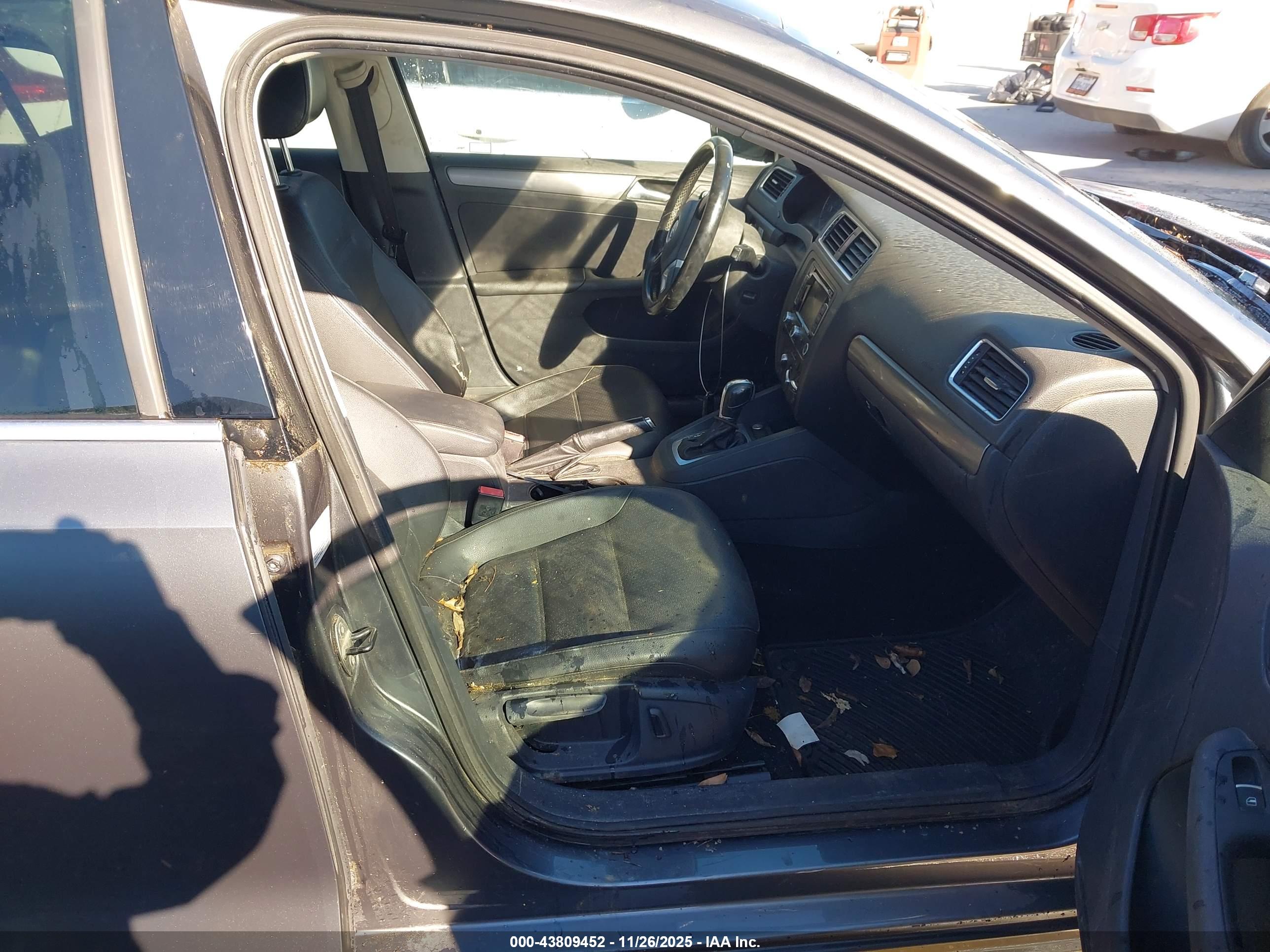 VOLKSWAGEN JETTA image 5