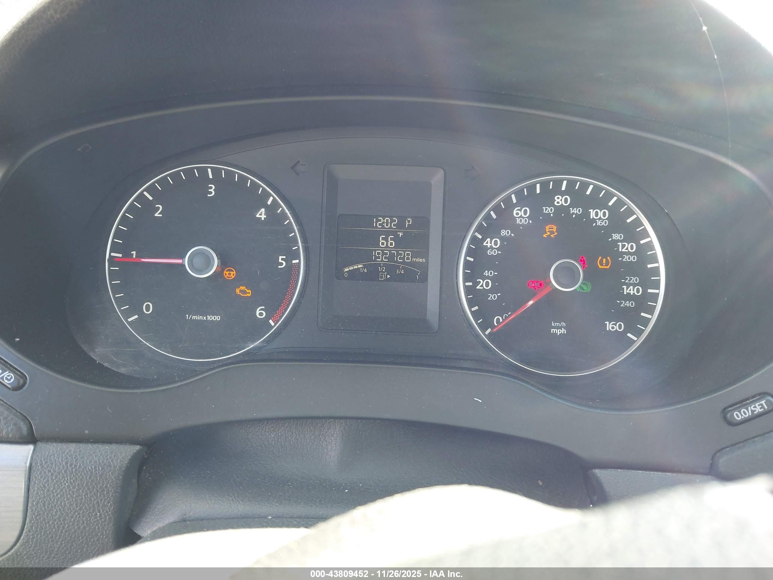 VOLKSWAGEN JETTA image 7