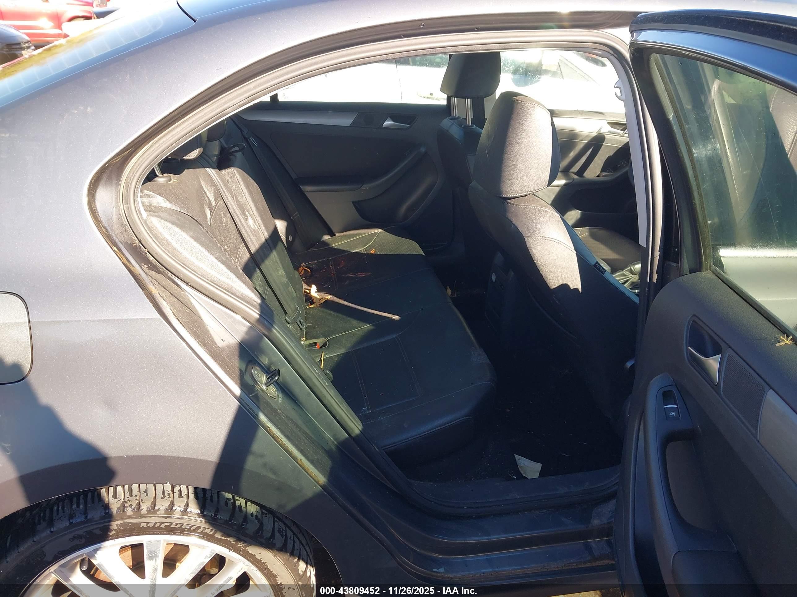 VOLKSWAGEN JETTA image 8