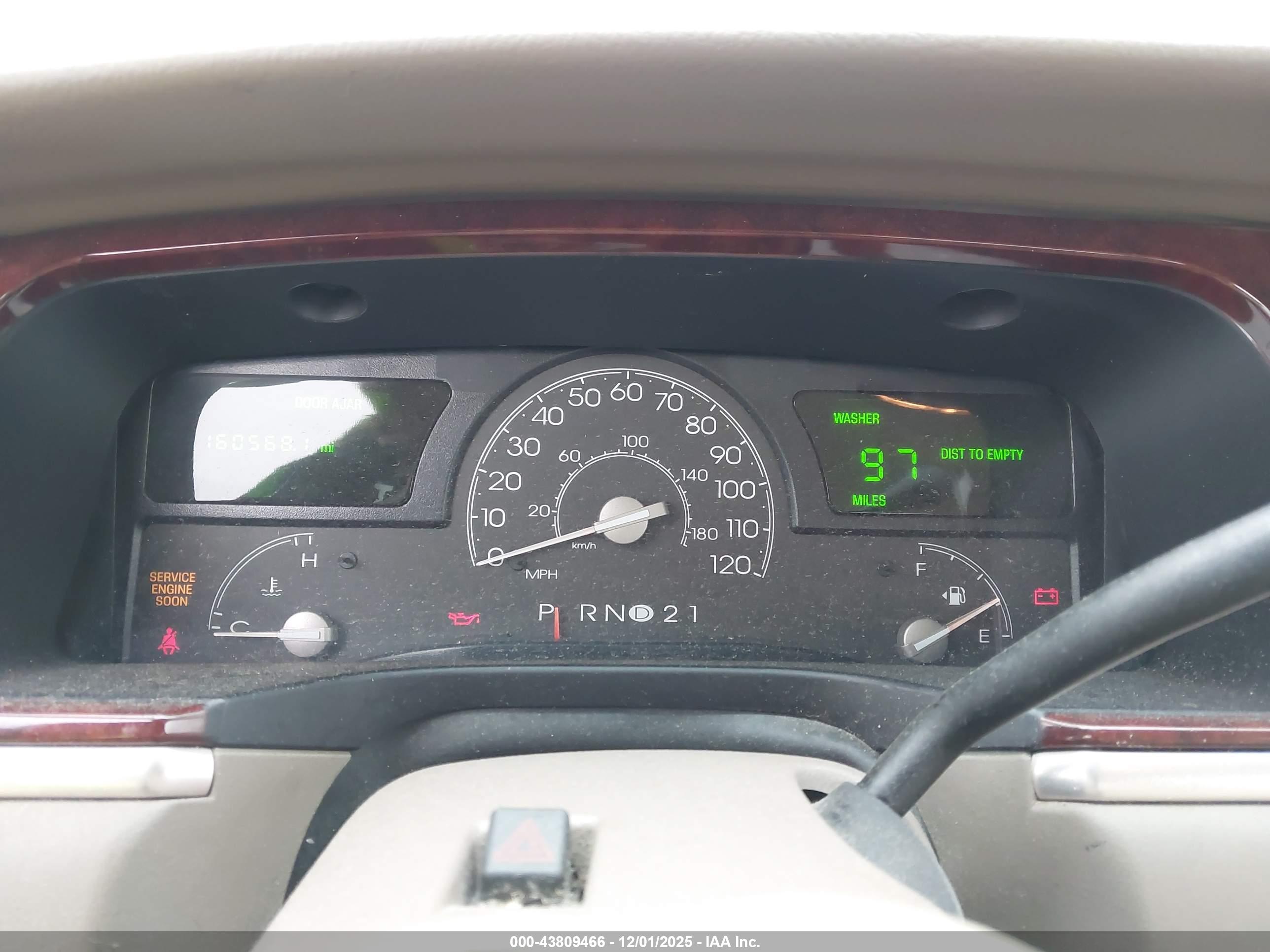 LINCOLN TOWN image 7