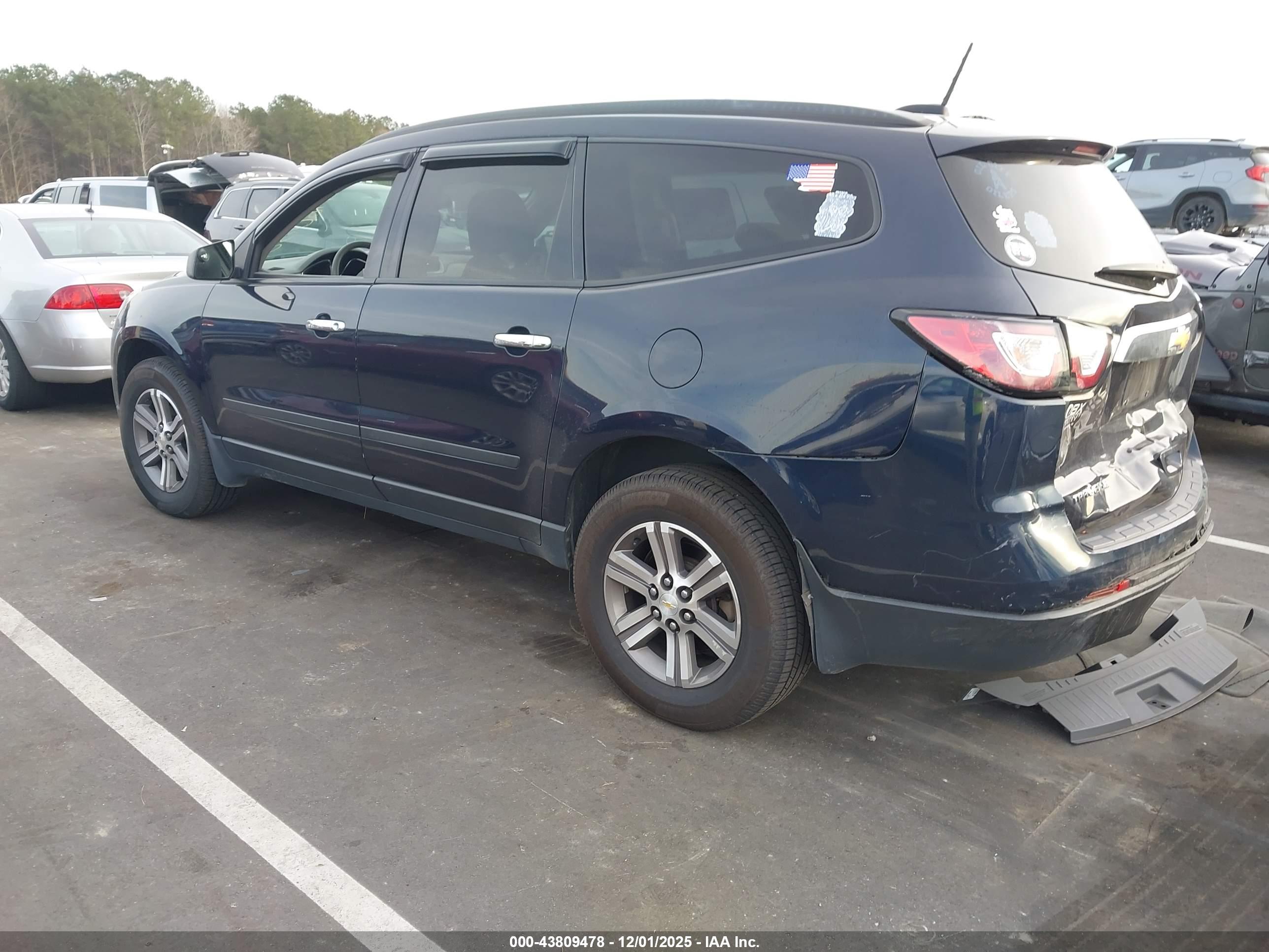 CHEVROLET TRAVERSE image 3