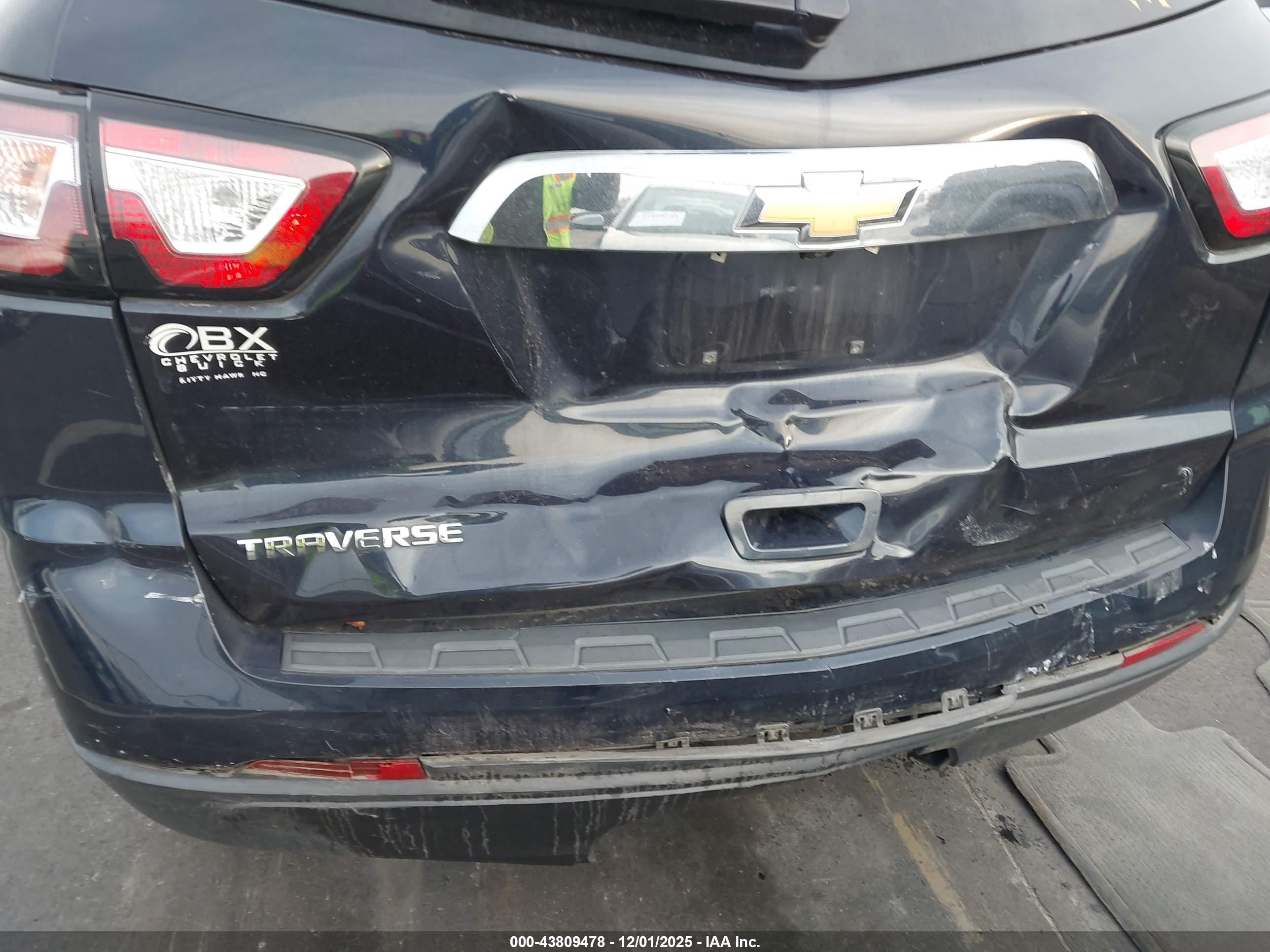 CHEVROLET TRAVERSE image 6