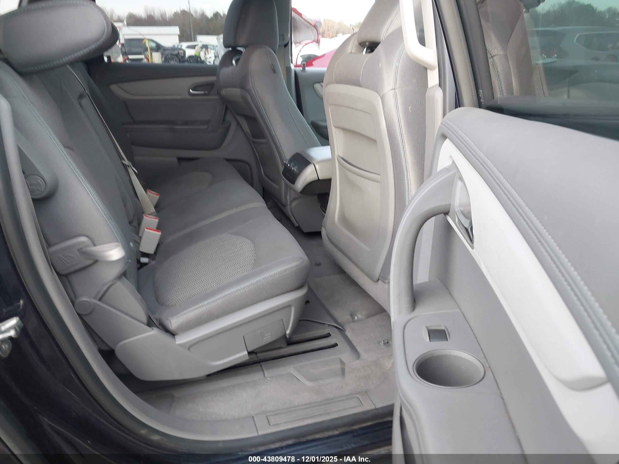 CHEVROLET TRAVERSE image 8