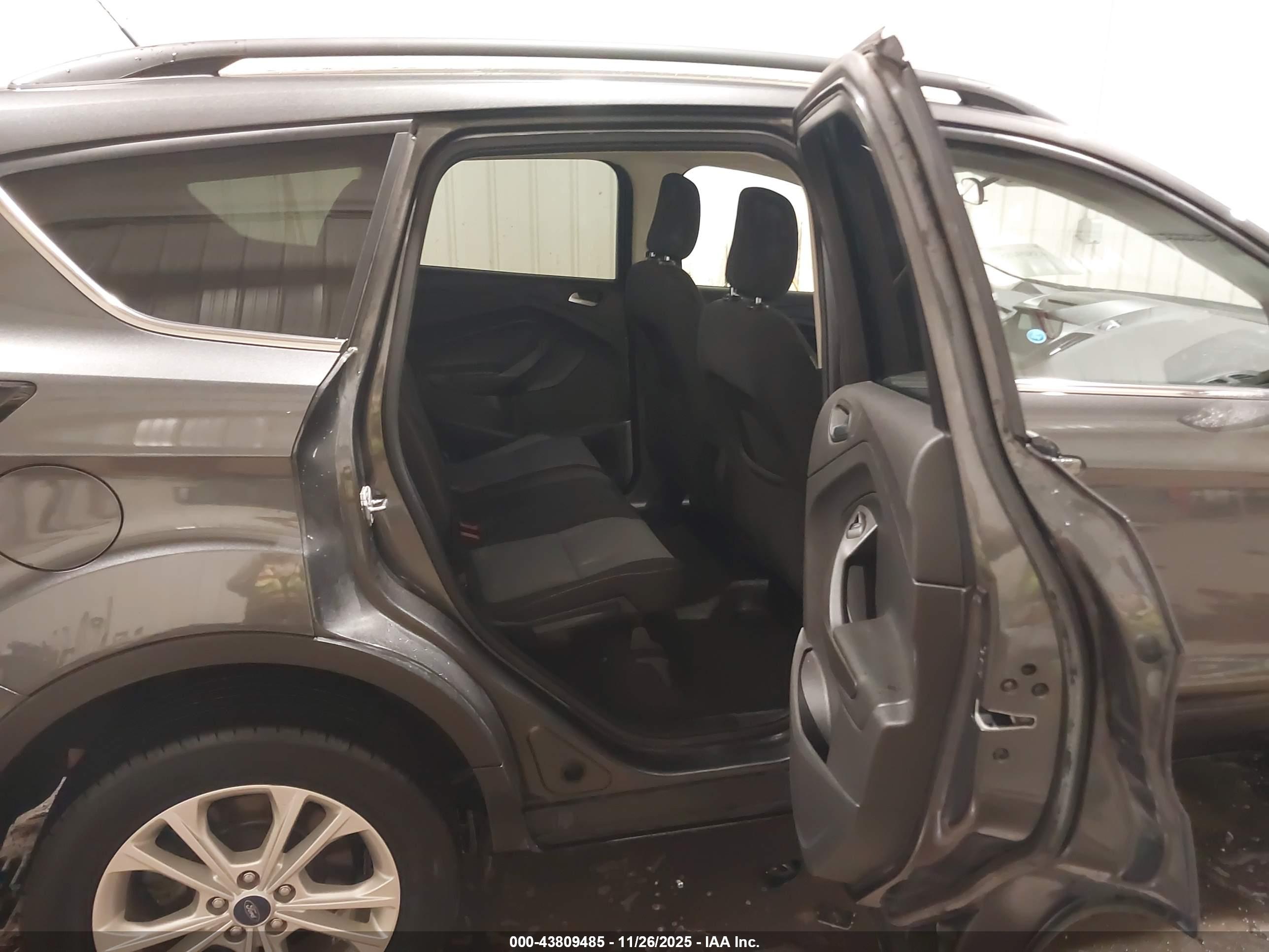 FORD ESCAPE image 8