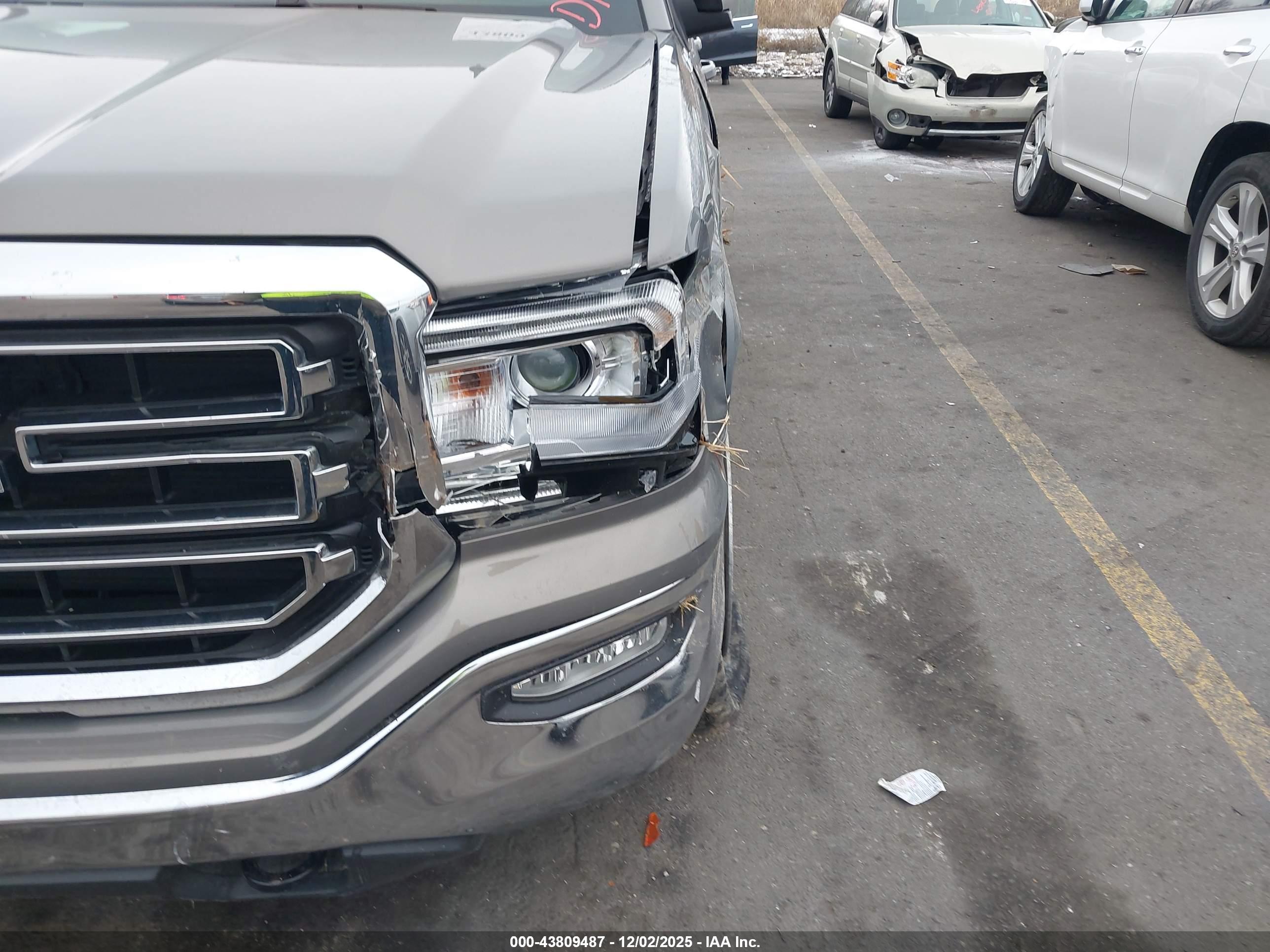 GMC SIERRA image 6