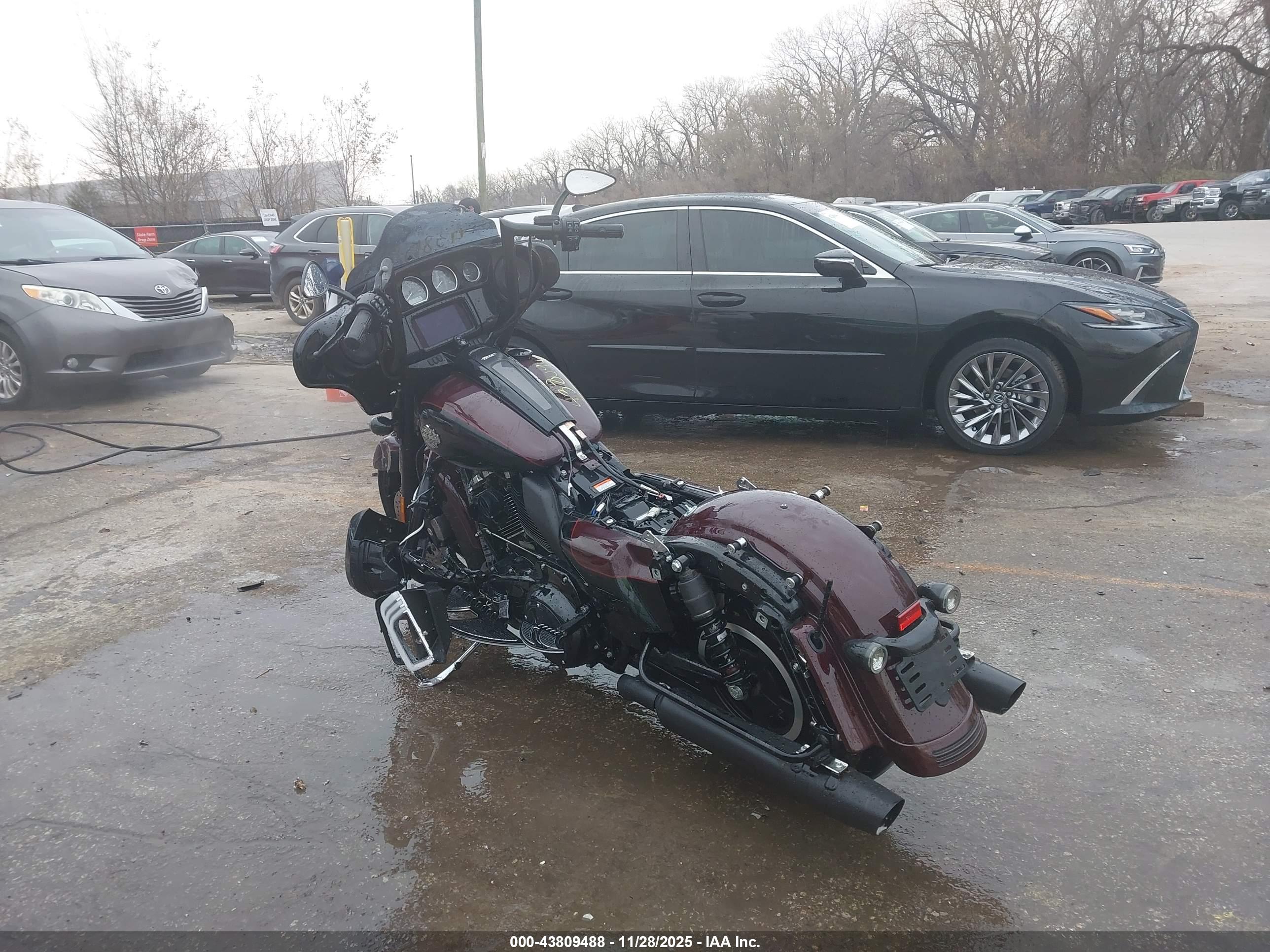 HARLEY-DAVIDSON FLHXS image 3