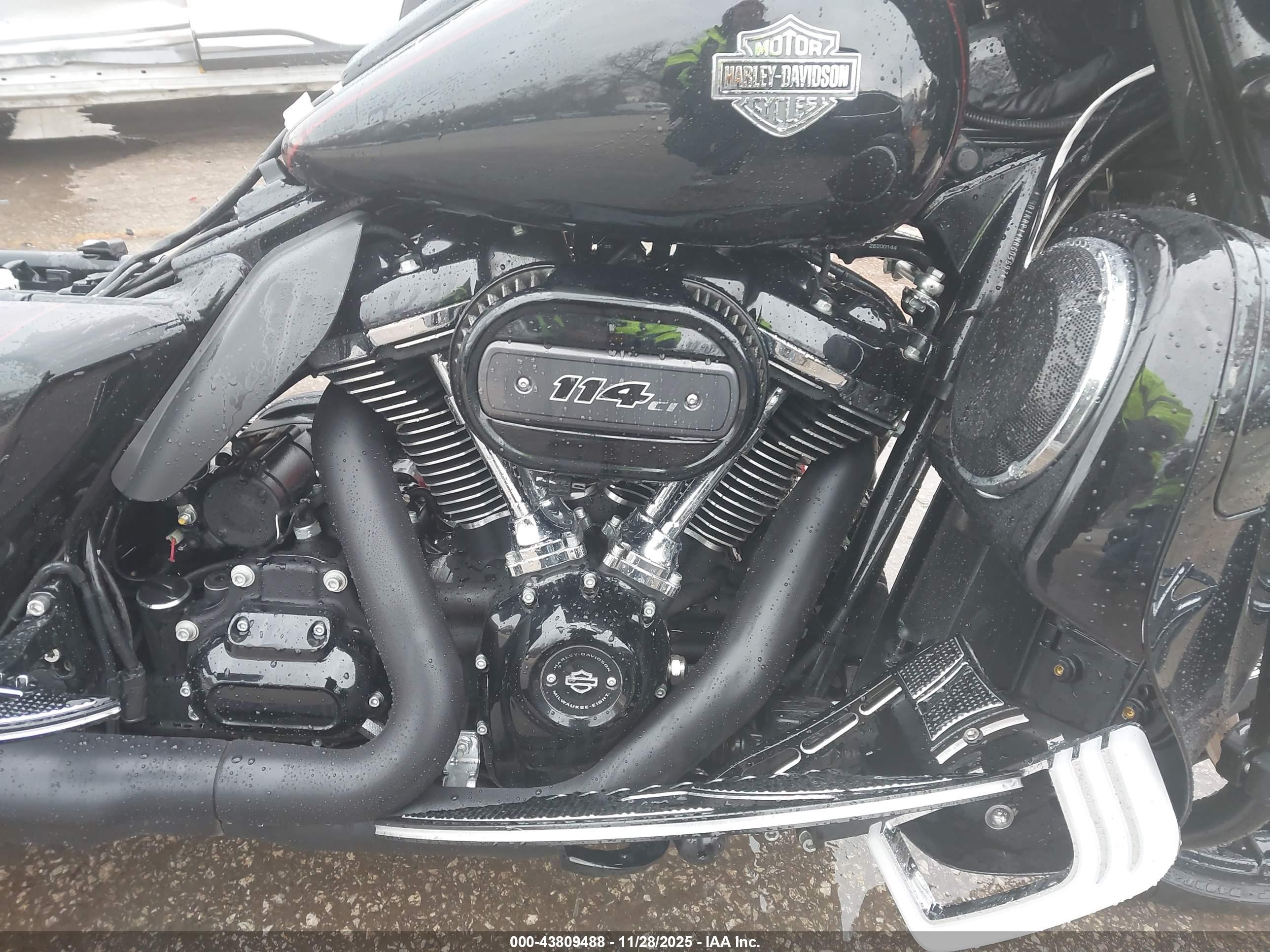 HARLEY-DAVIDSON FLHXS image 8