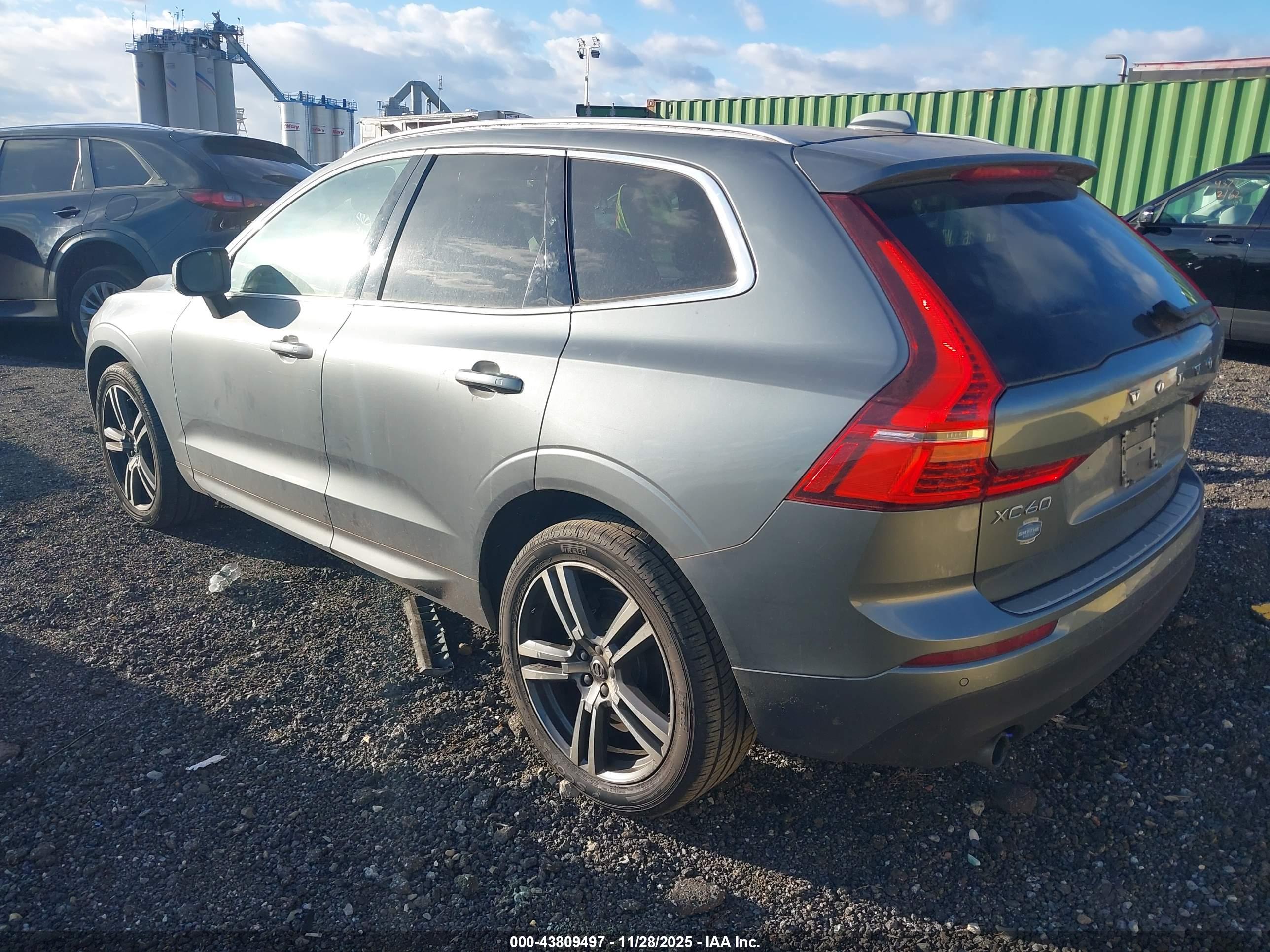VOLVO XC60 image 3