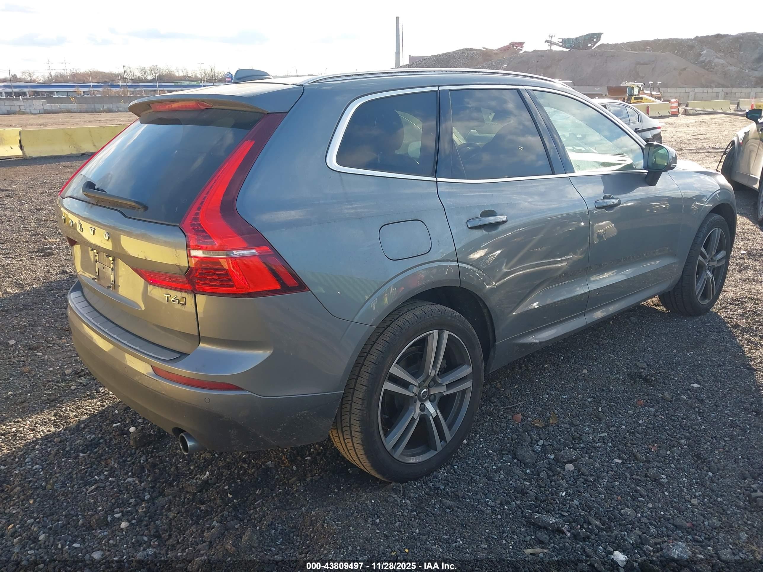 VOLVO XC60 image 4