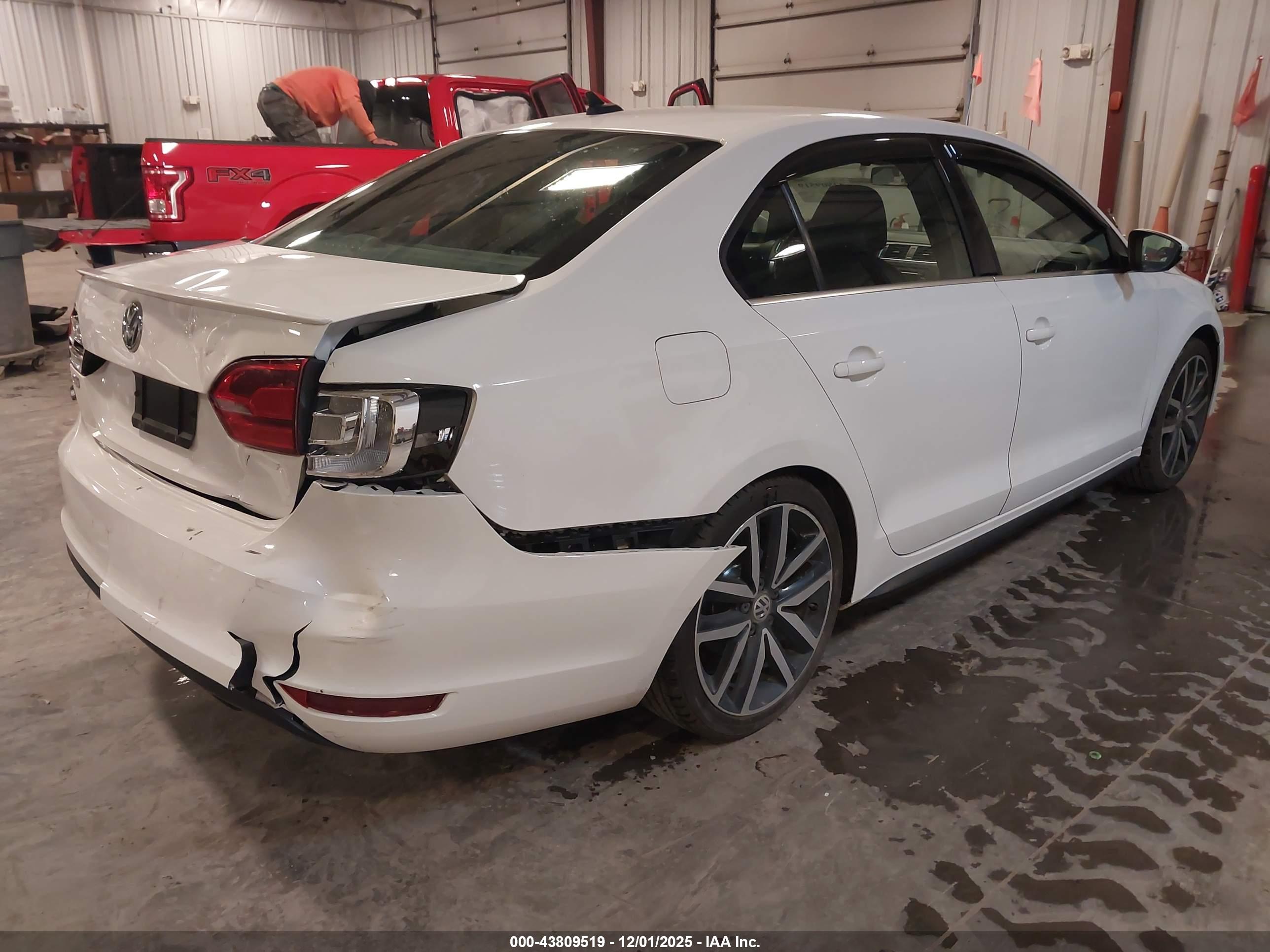 VOLKSWAGEN JETTA image 4
