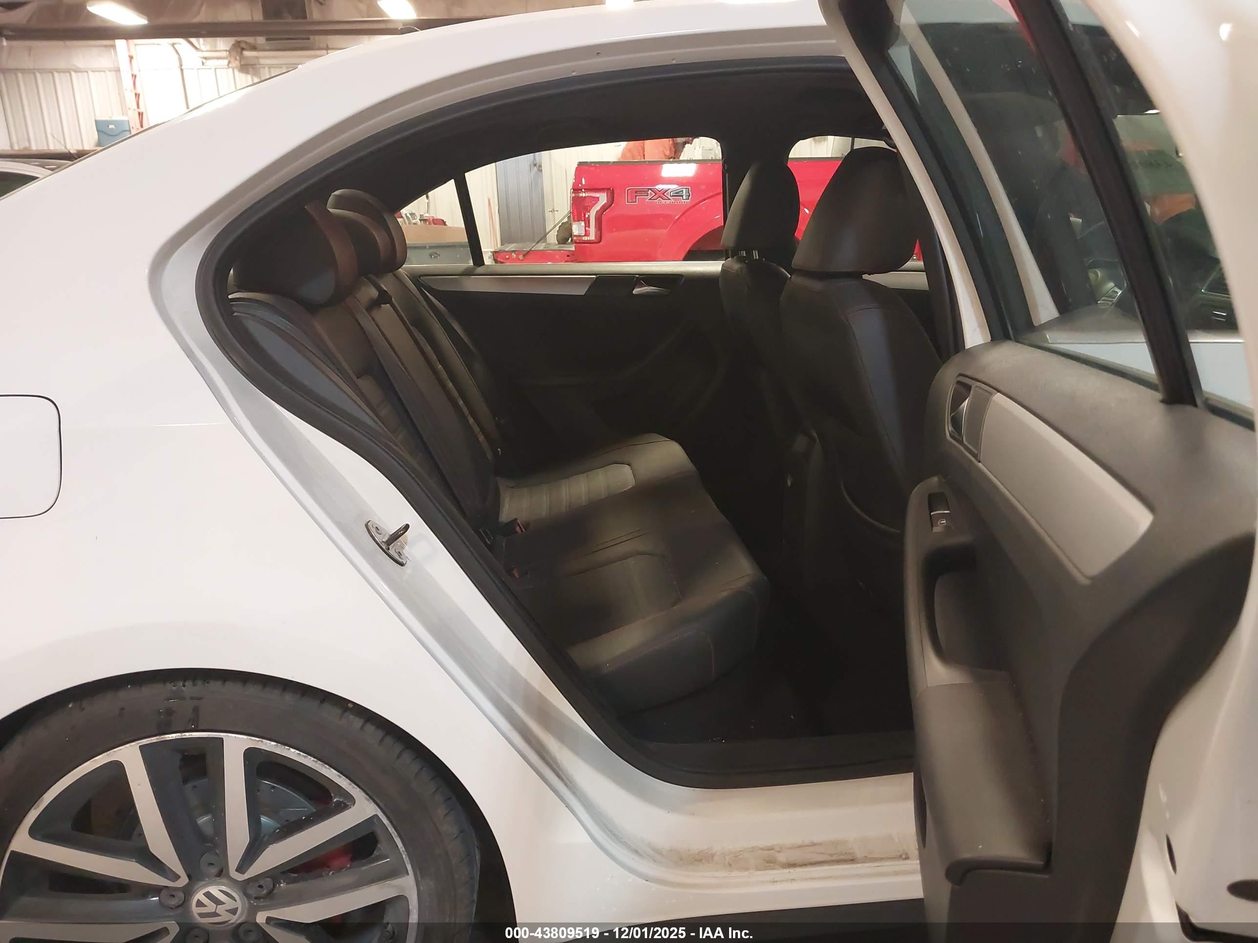 VOLKSWAGEN JETTA image 8