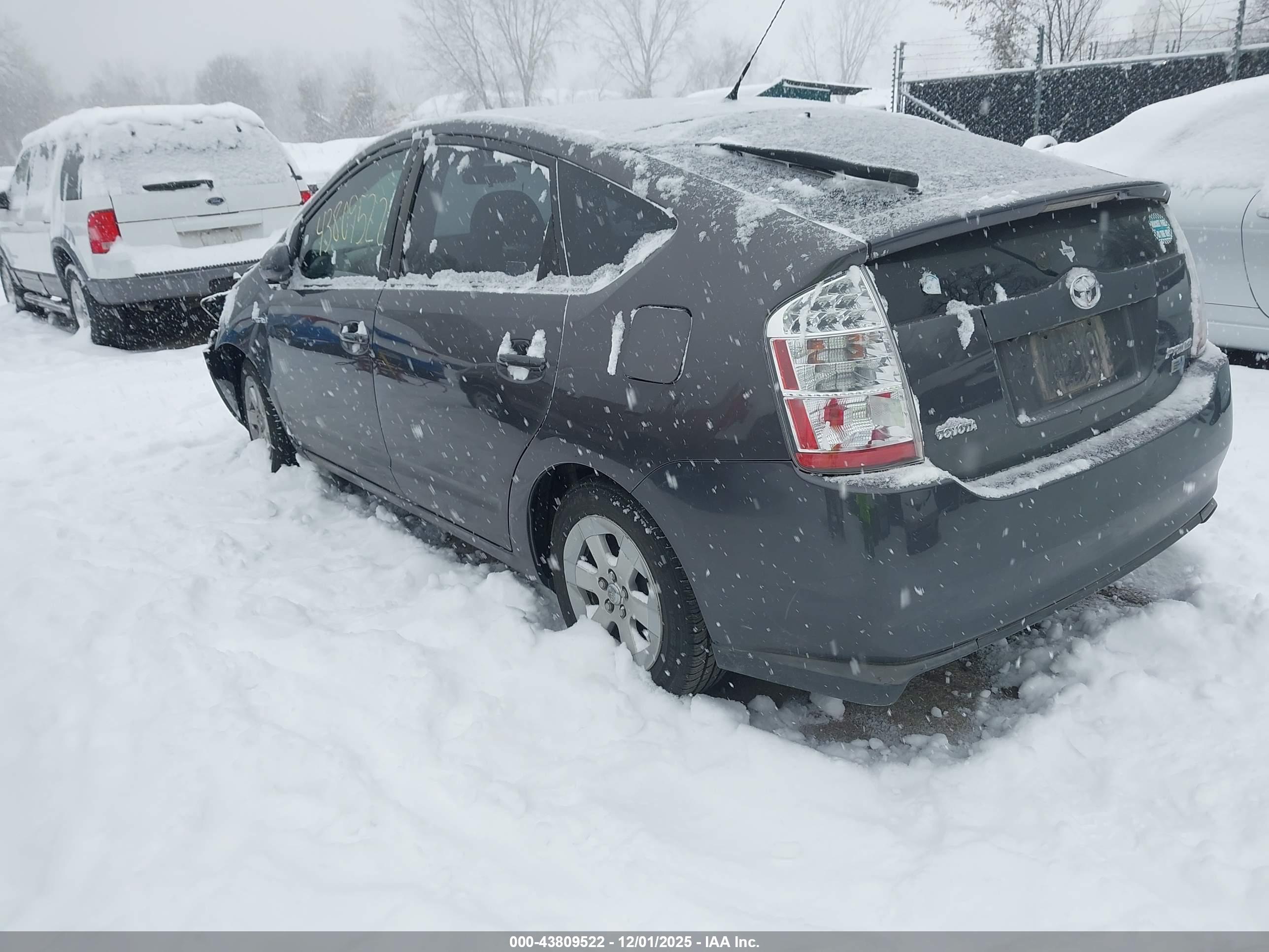 TOYOTA PRIUS image 3