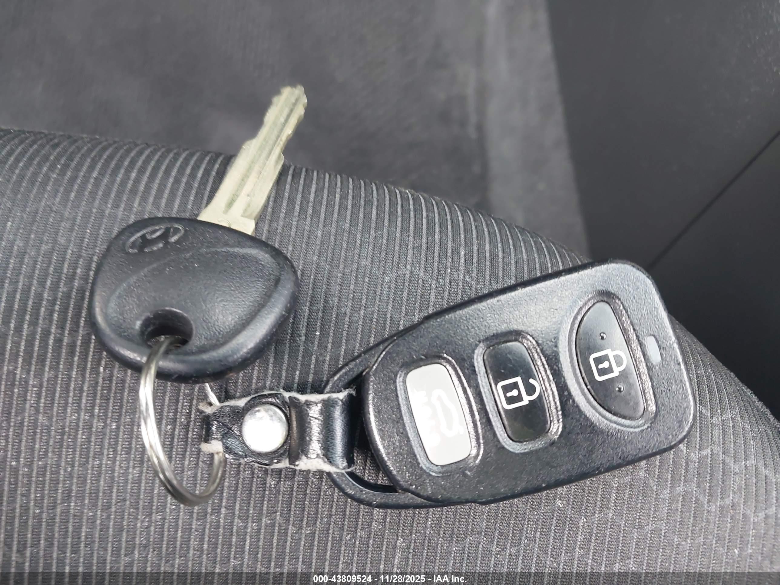 HYUNDAI ELANTRA image 11