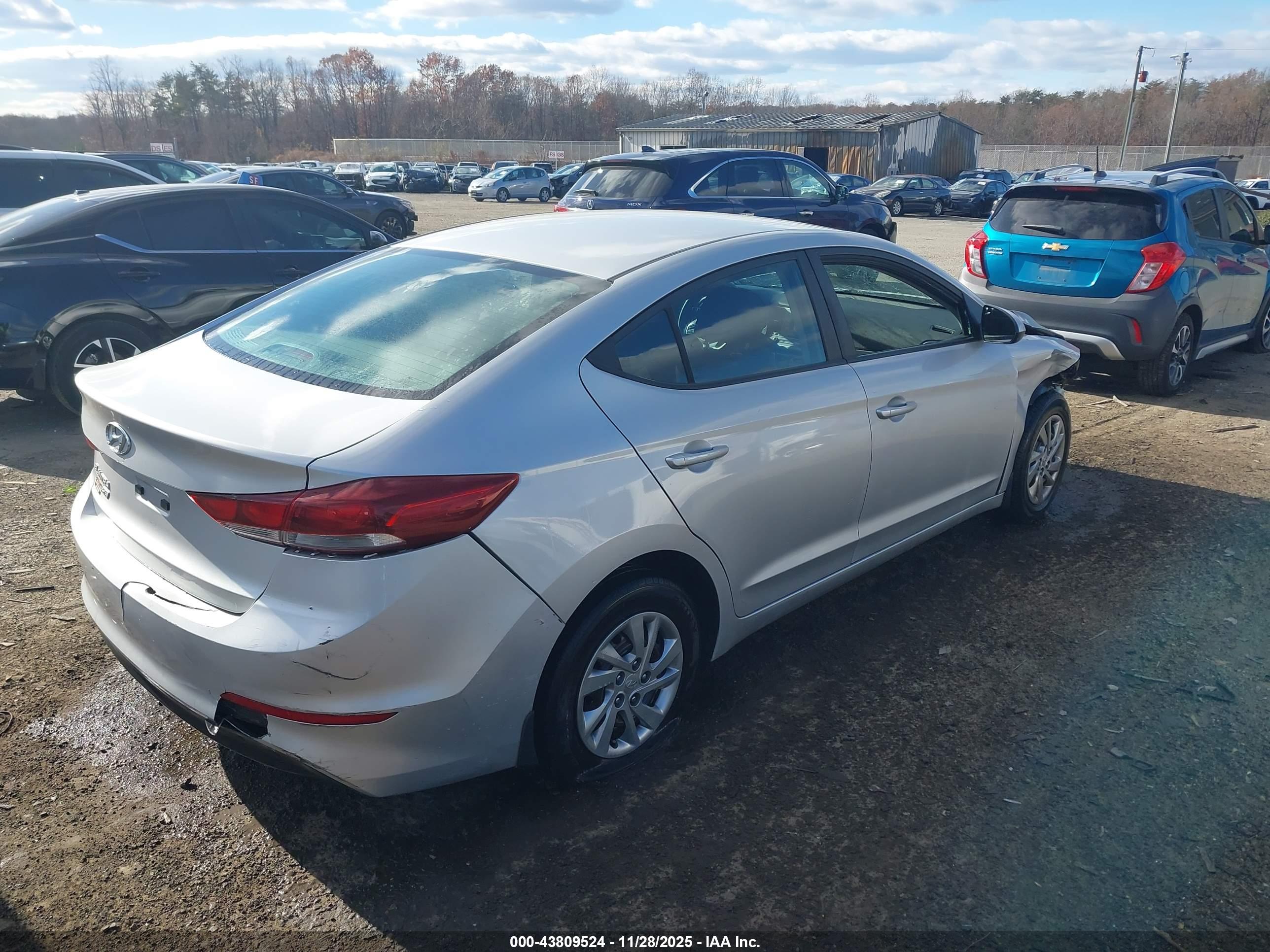 HYUNDAI ELANTRA image 4