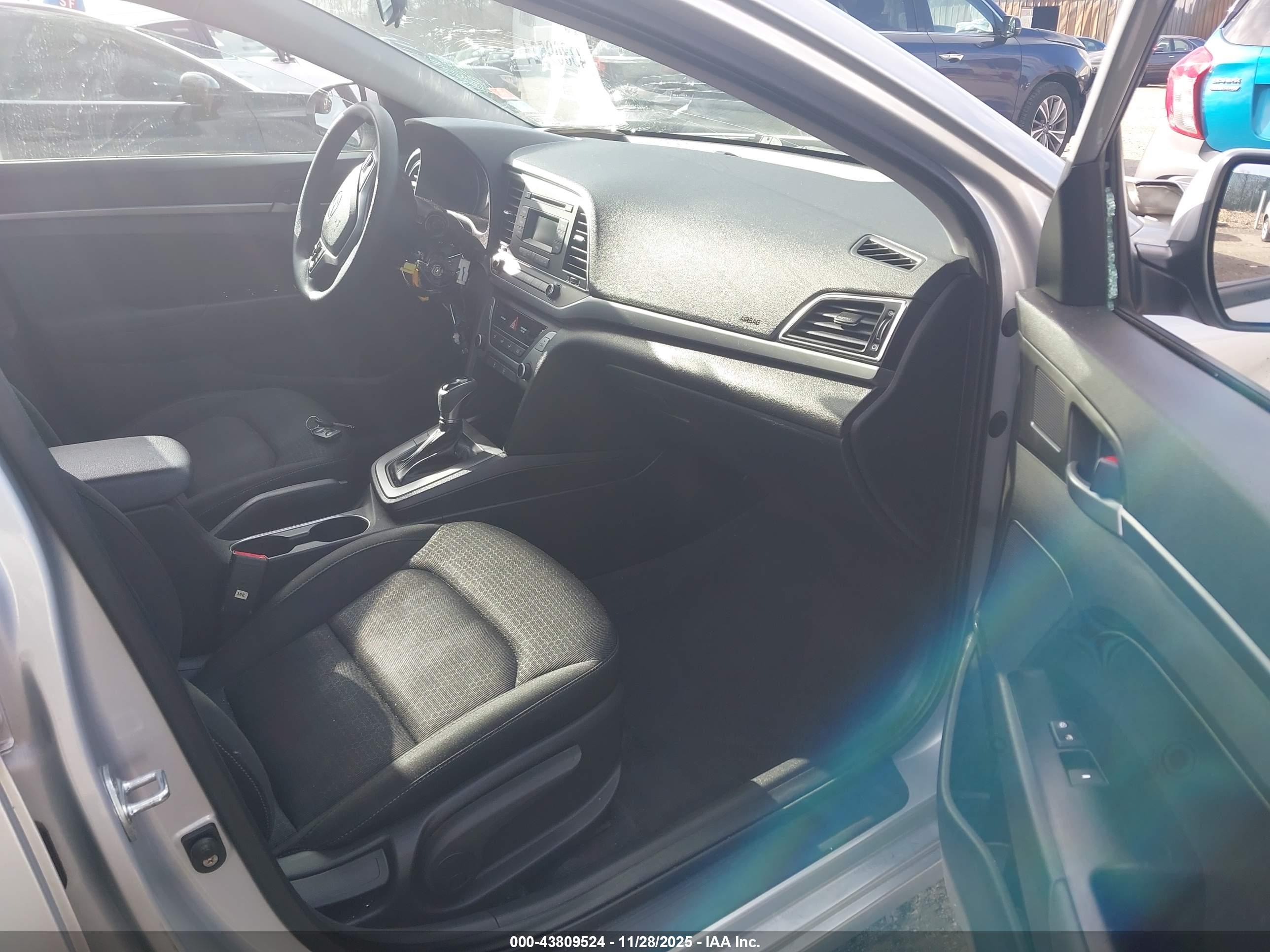 HYUNDAI ELANTRA image 5