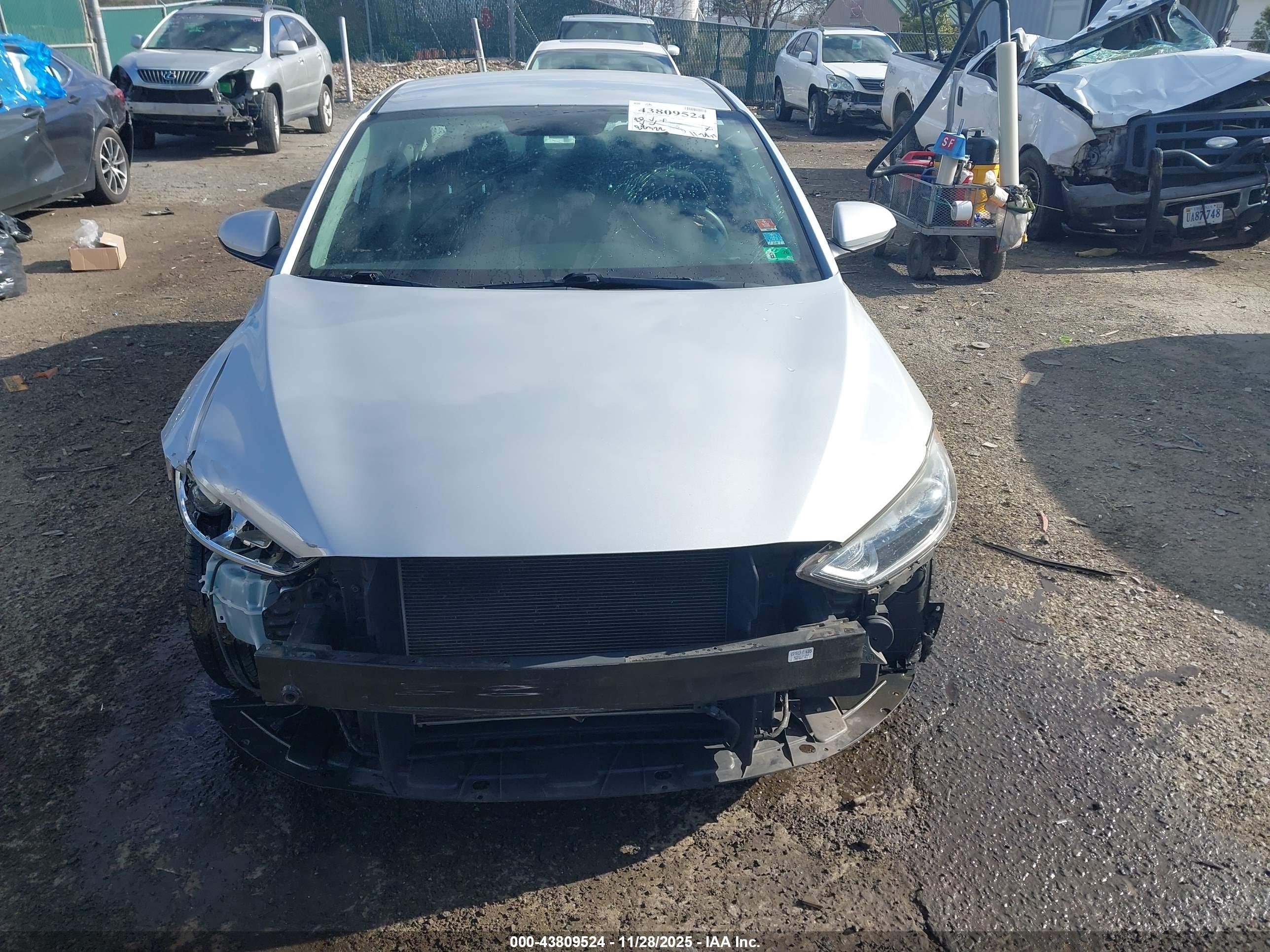 HYUNDAI ELANTRA image 6