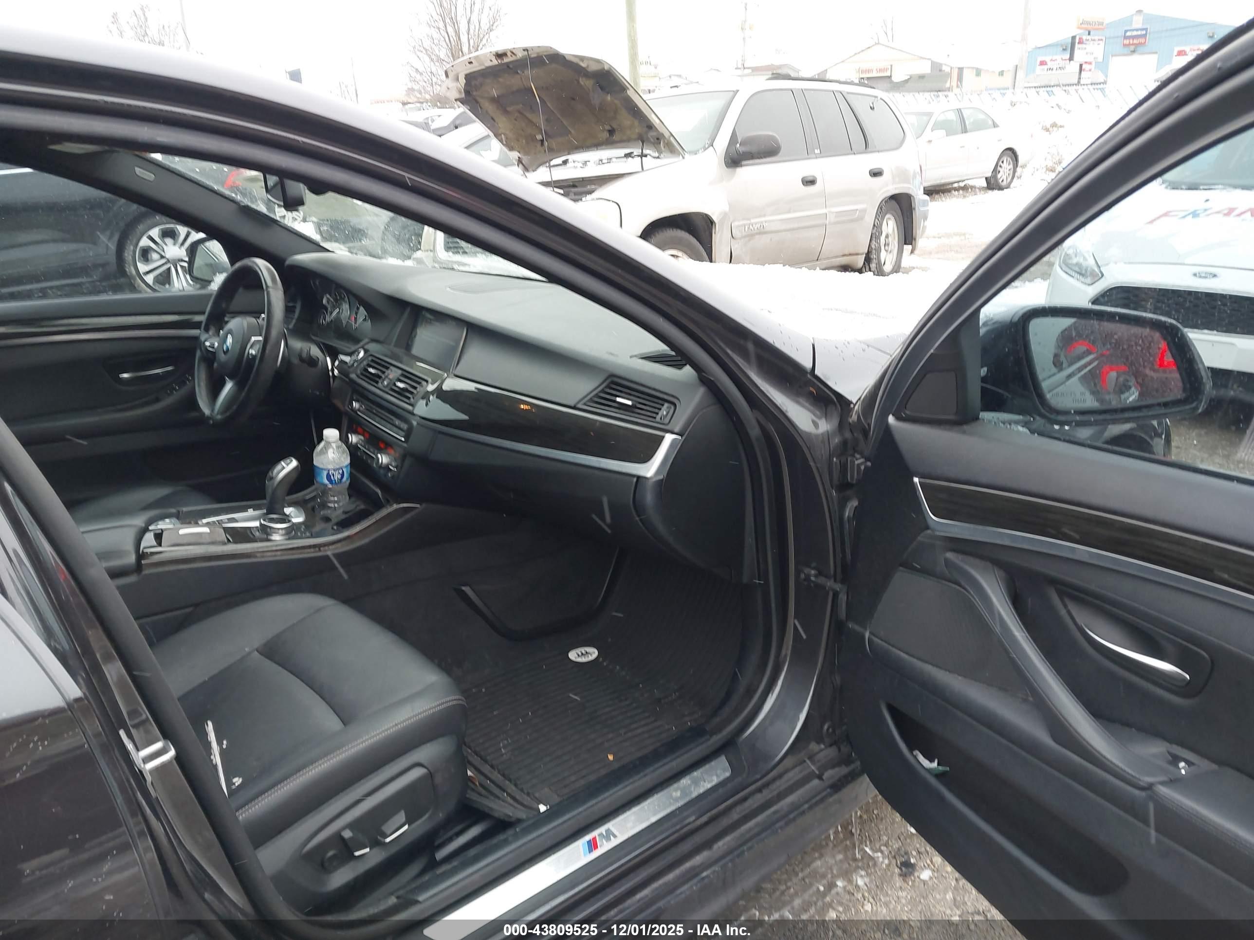 BMW 528I image 5