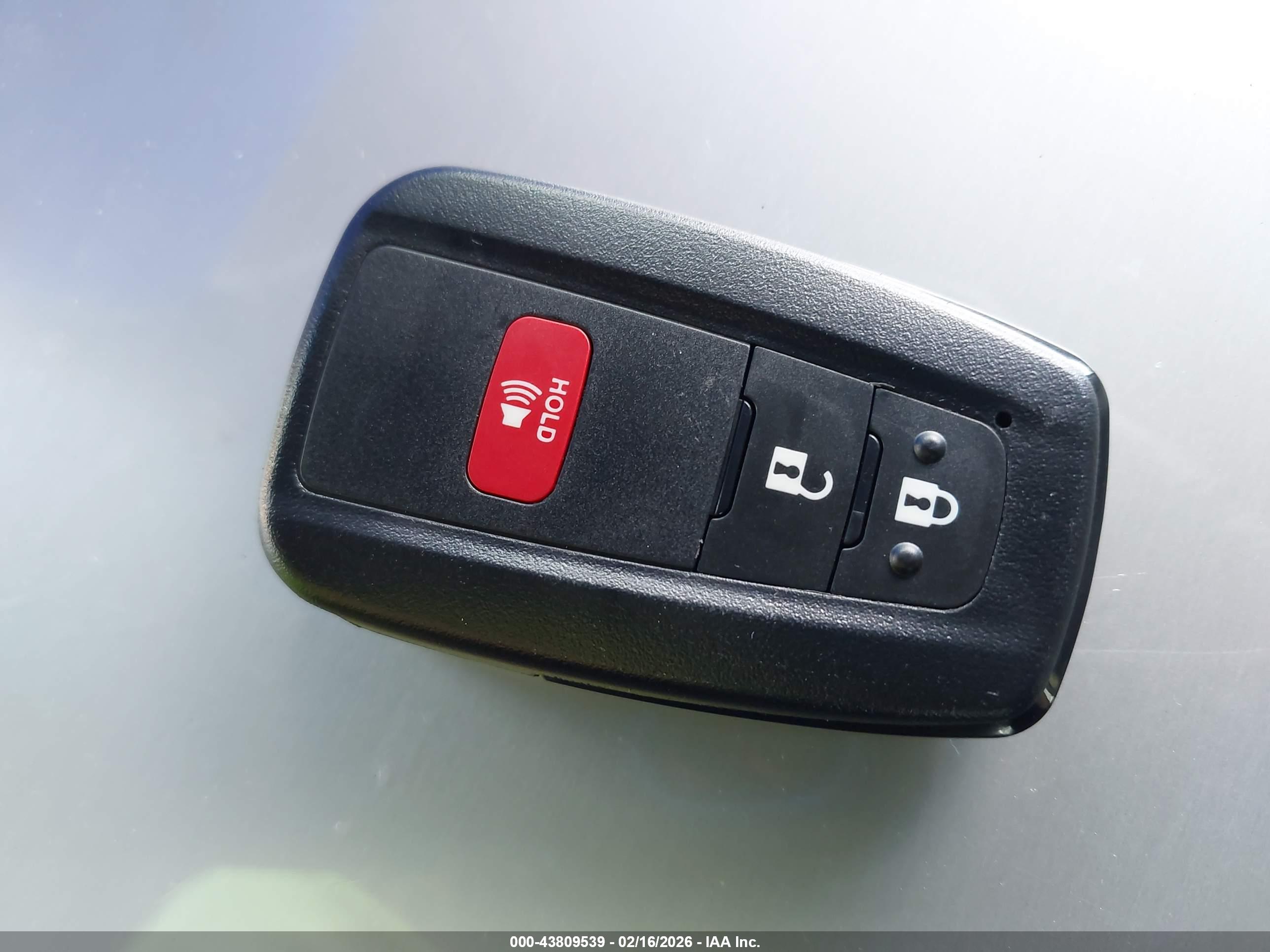 TOYOTA RAV4 image 11