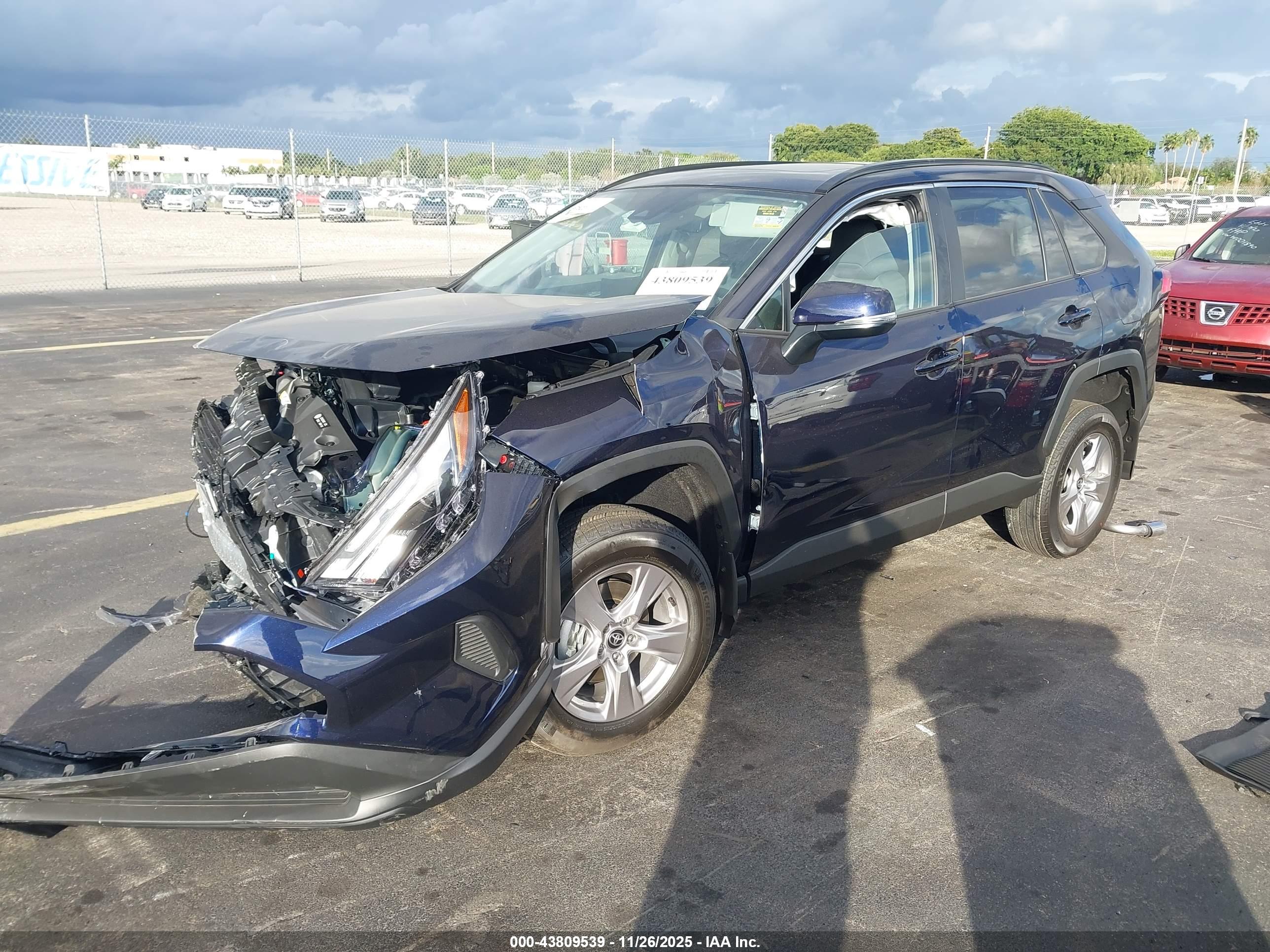 TOYOTA RAV4 image 2