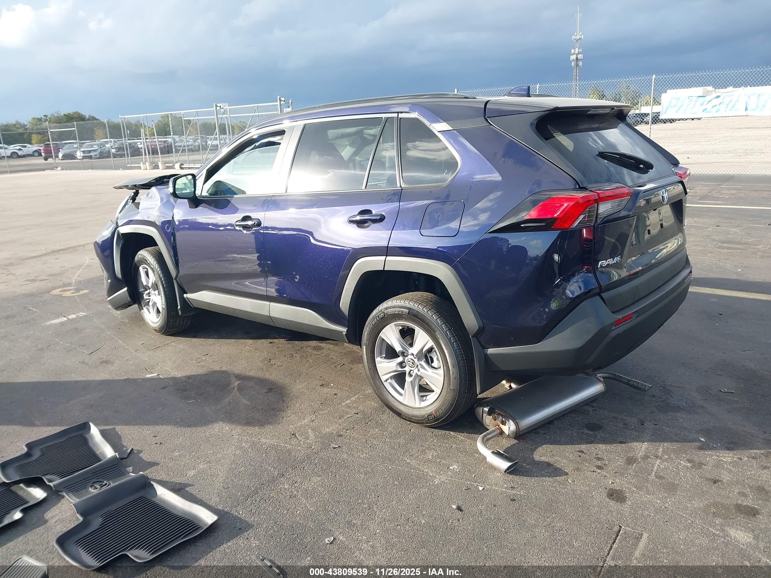 TOYOTA RAV4 image 3