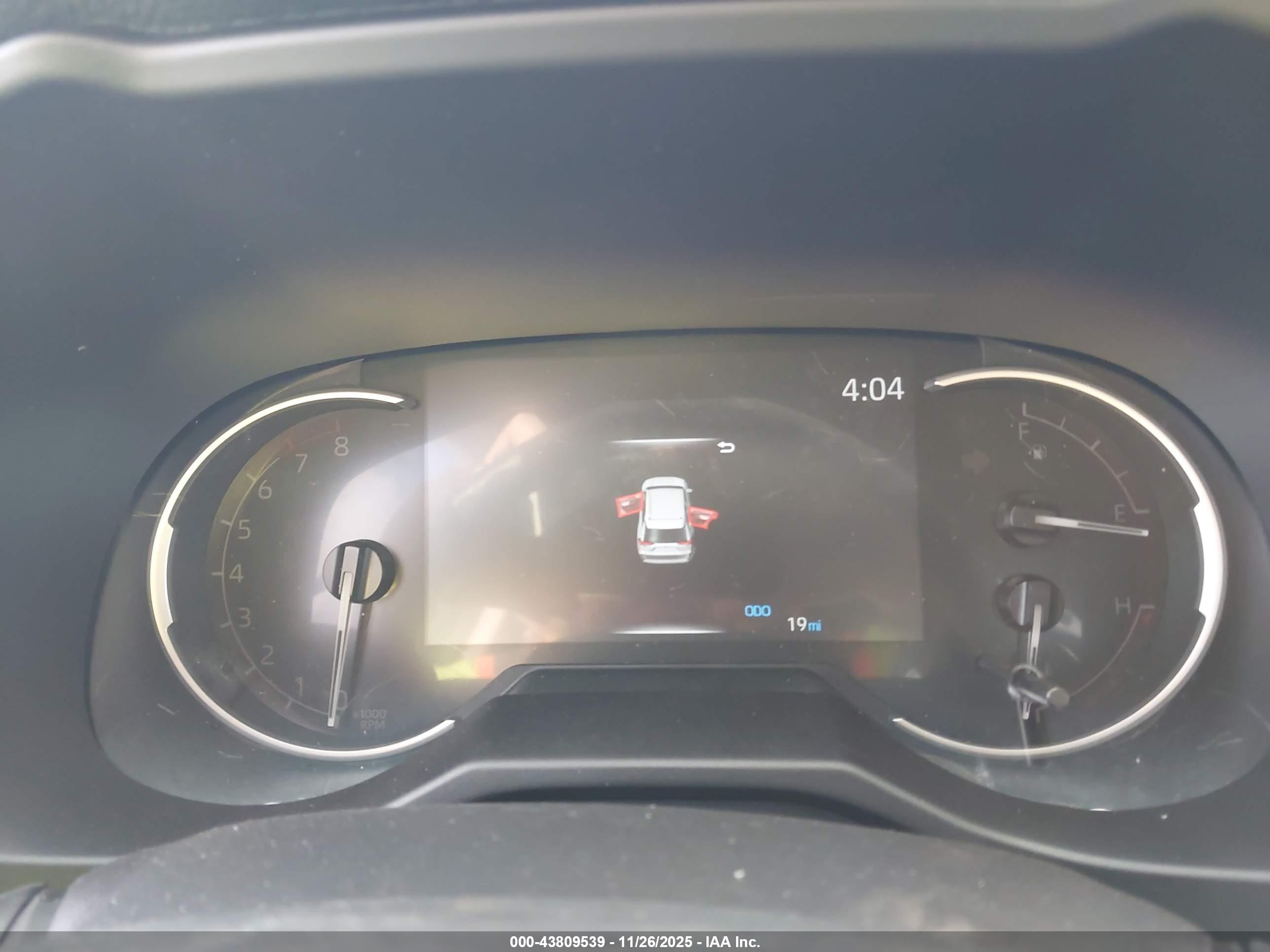 TOYOTA RAV4 image 7