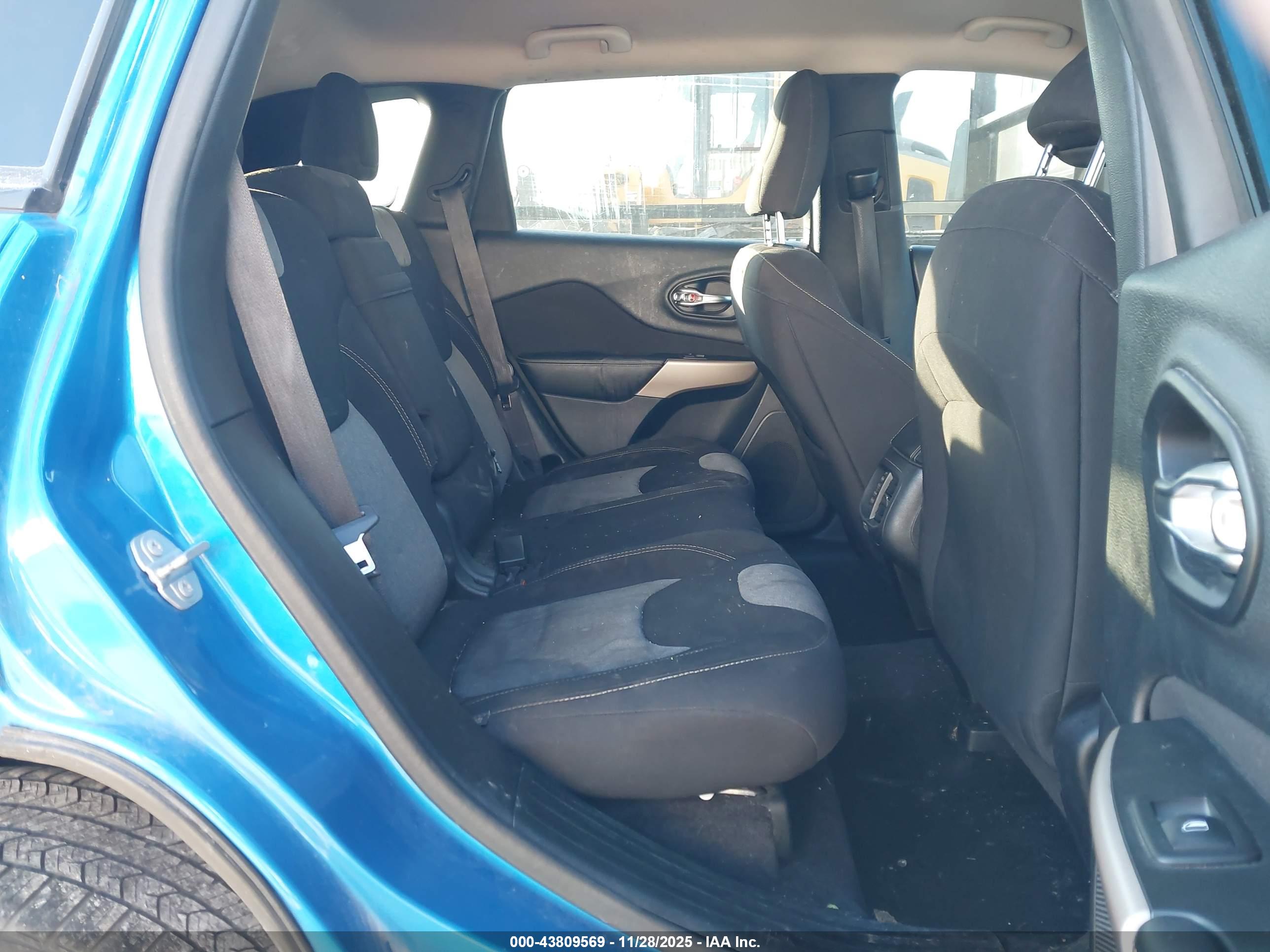 JEEP CHEROKEE image 8