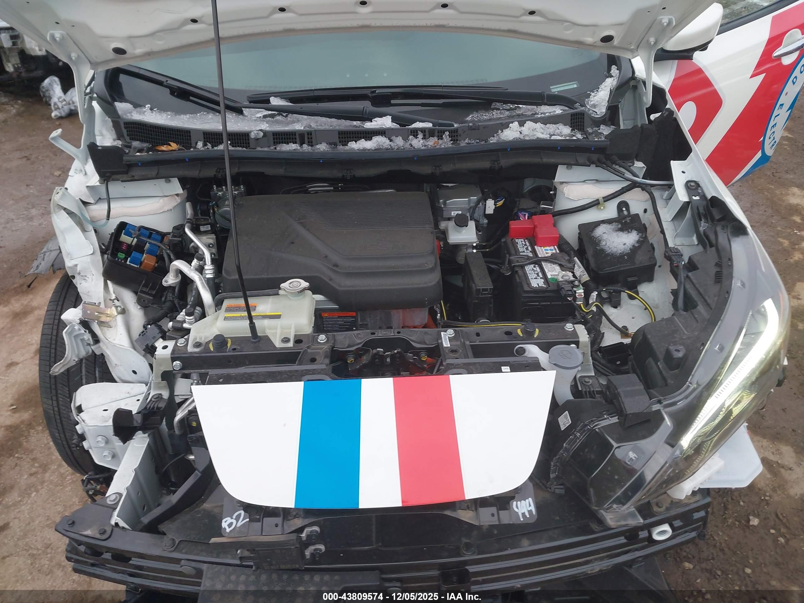 NISSAN LEAF image 10