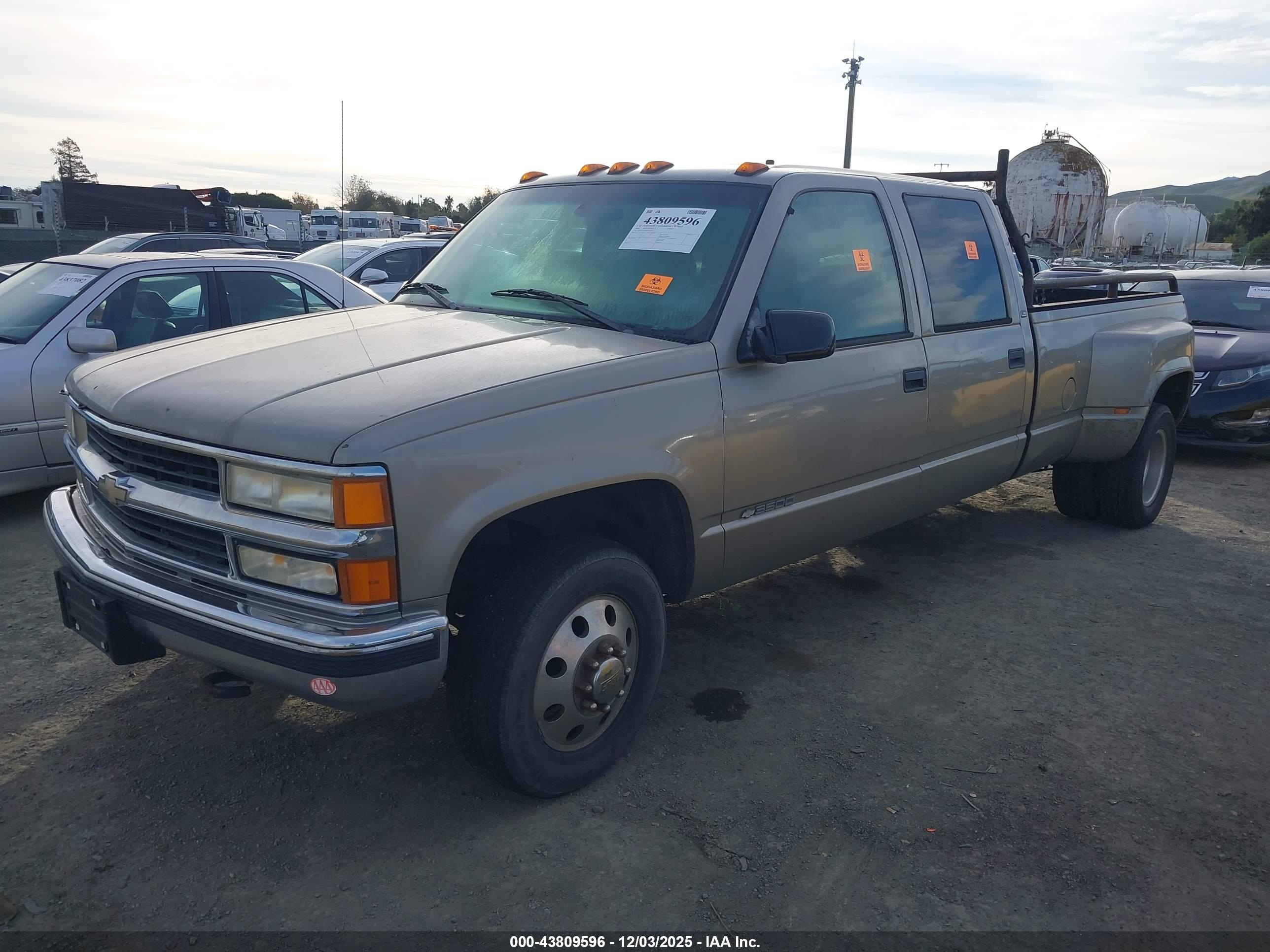 CHEVROLET C3500 image 2