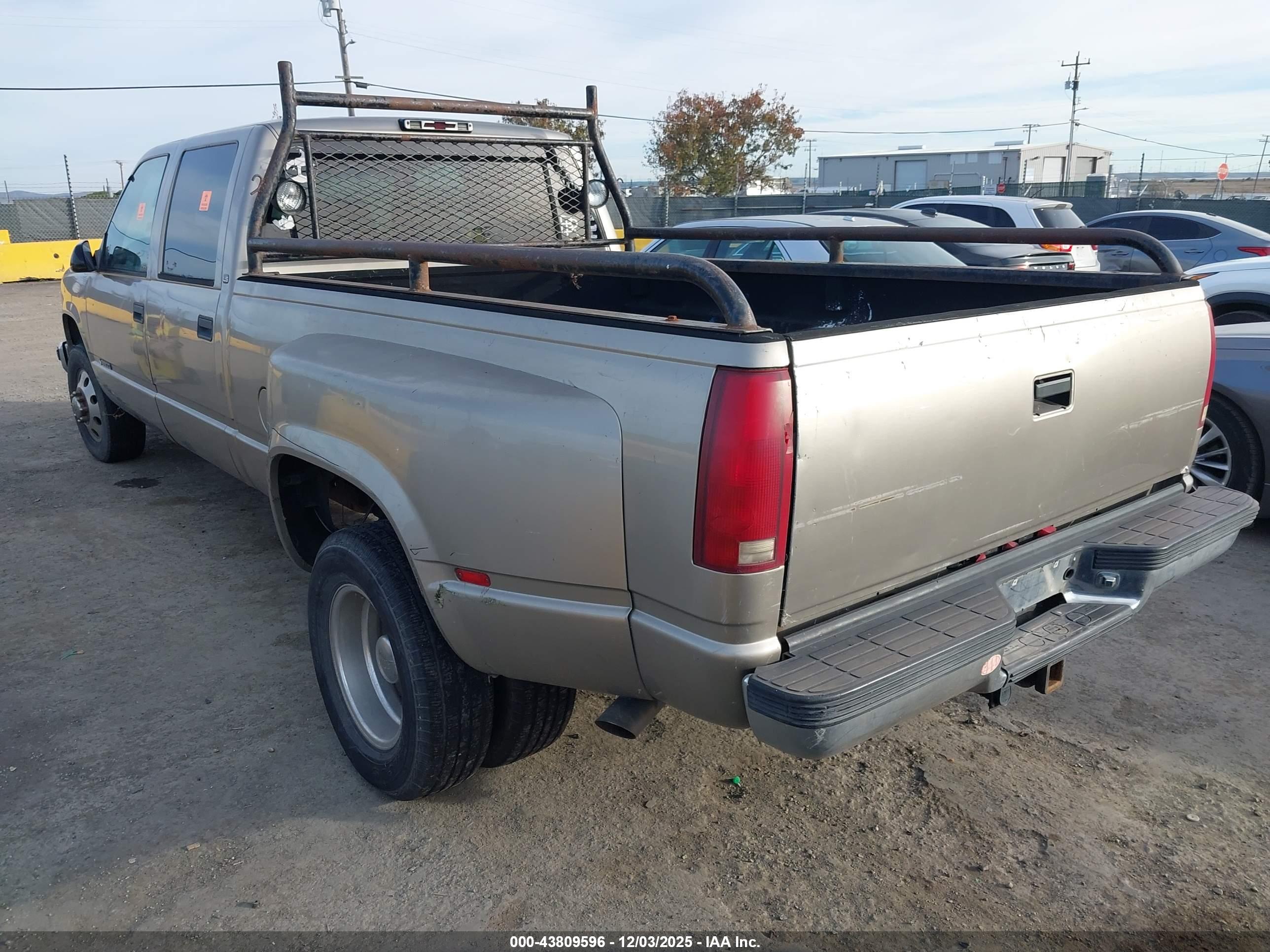 CHEVROLET C3500 image 3