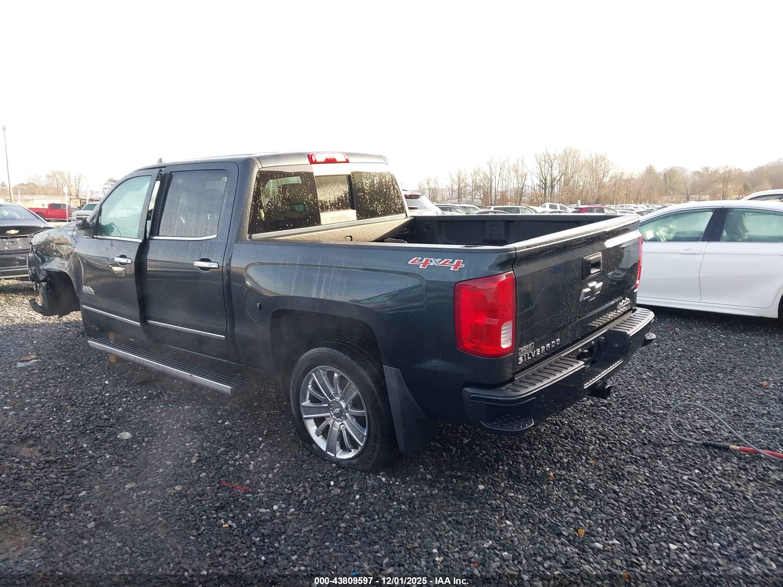 CHEVROLET SILVERADO image 3