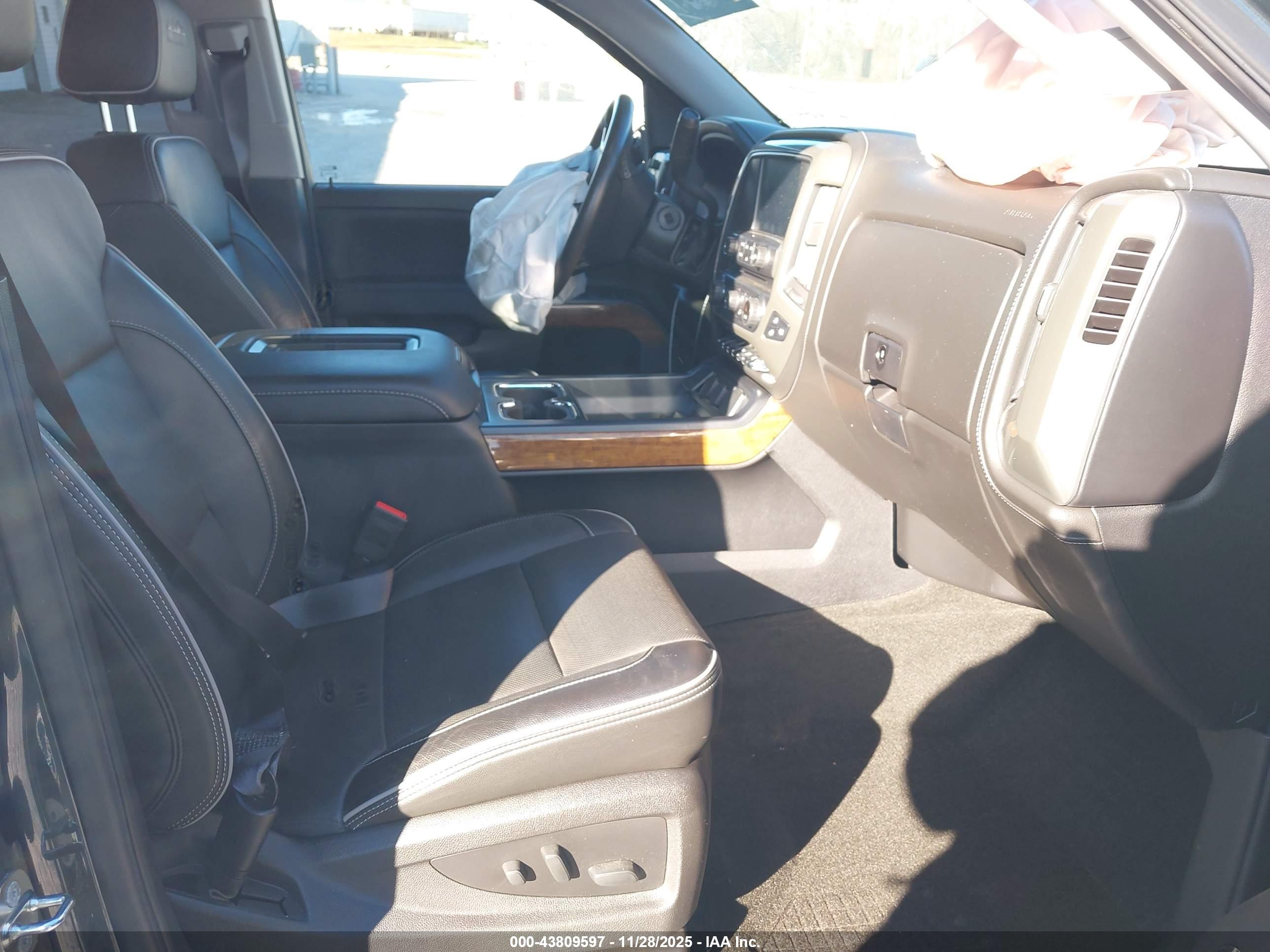CHEVROLET SILVERADO image 5