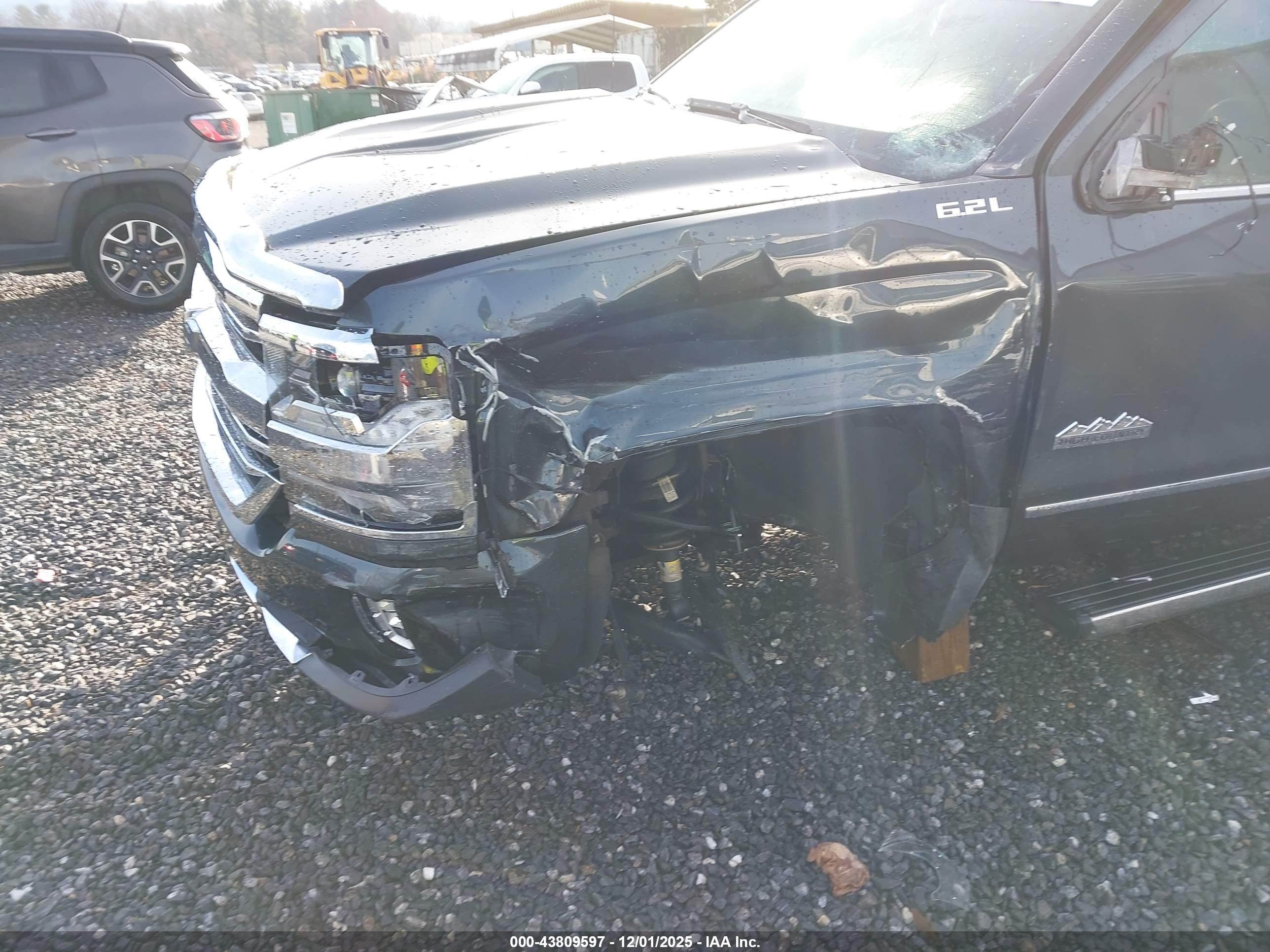 CHEVROLET SILVERADO image 6