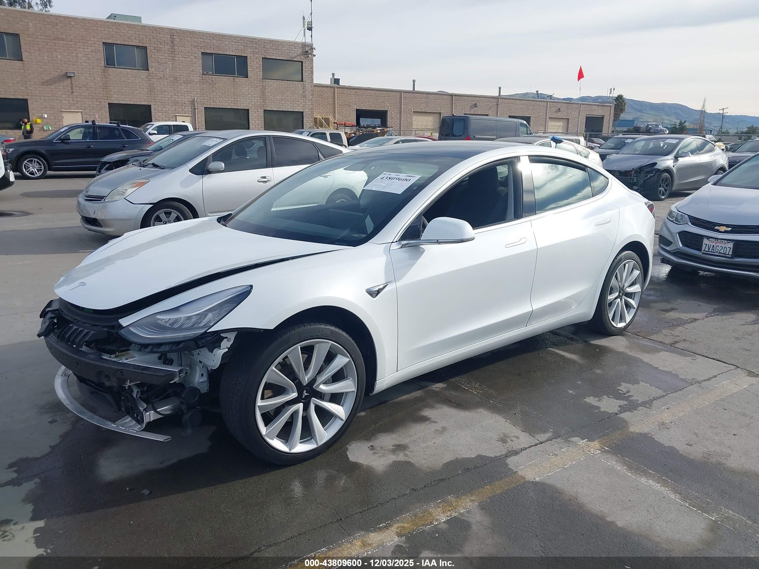 TESLA MODEL image 2