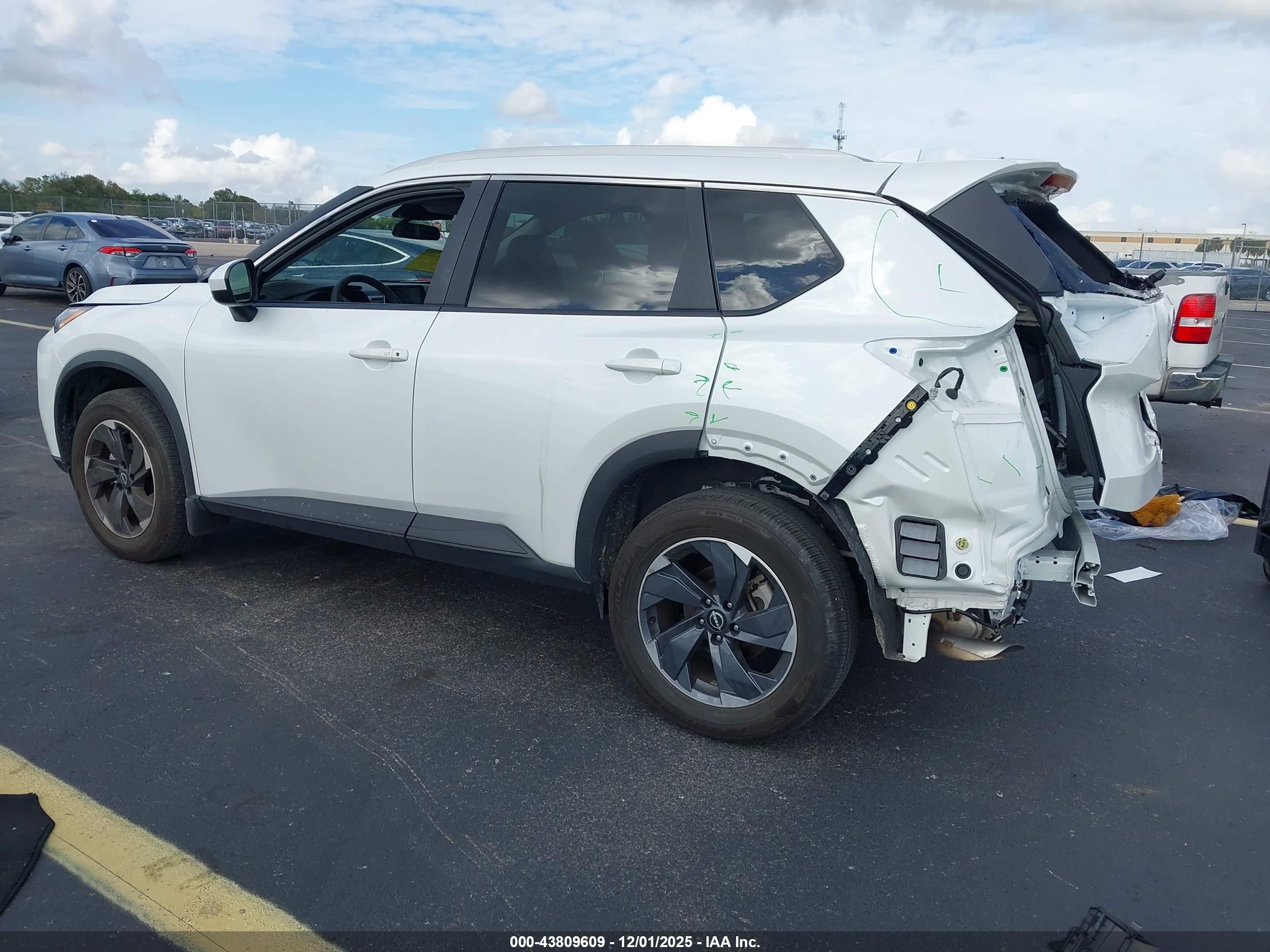 NISSAN ROGUE image 3