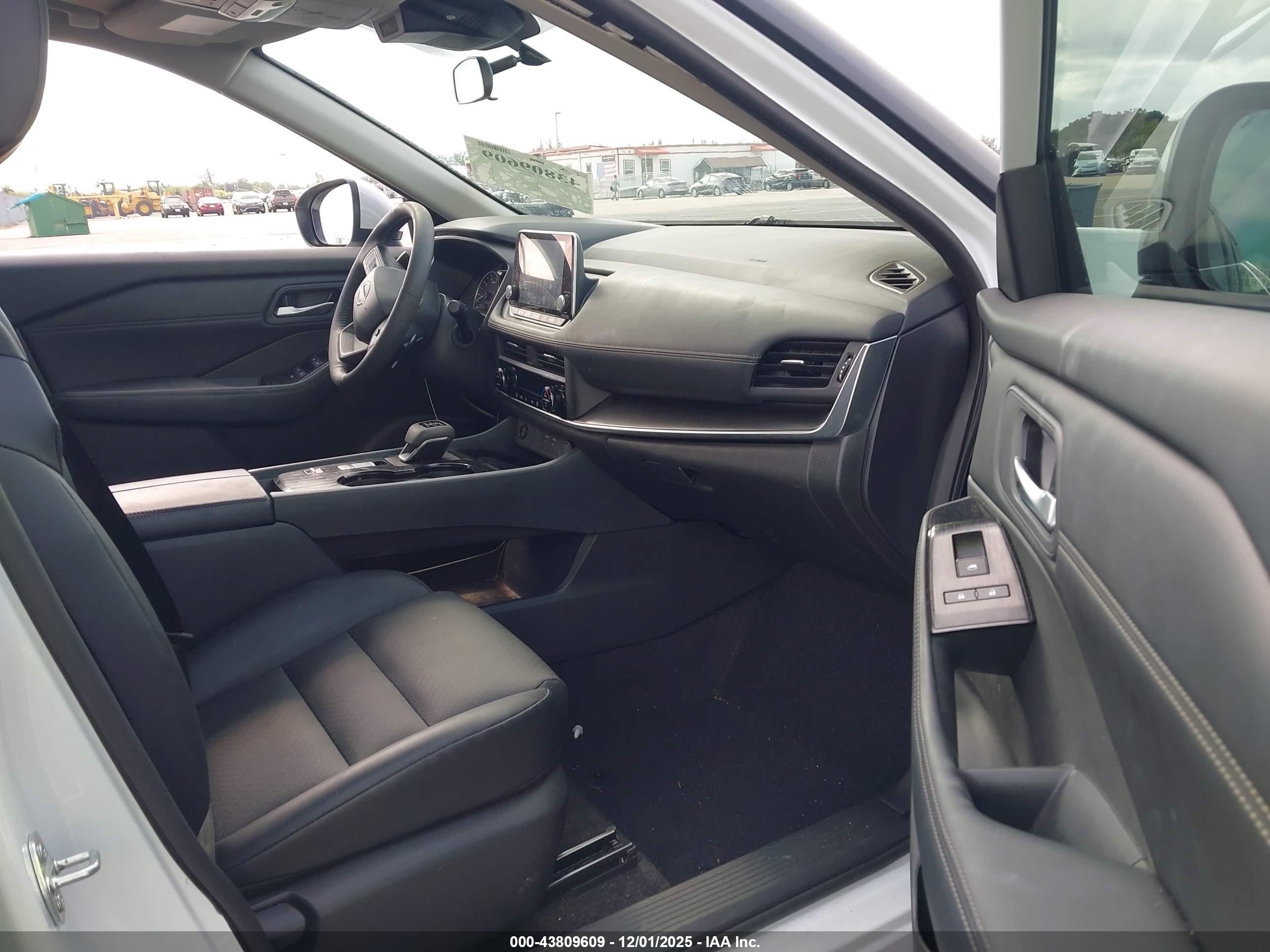 NISSAN ROGUE image 5