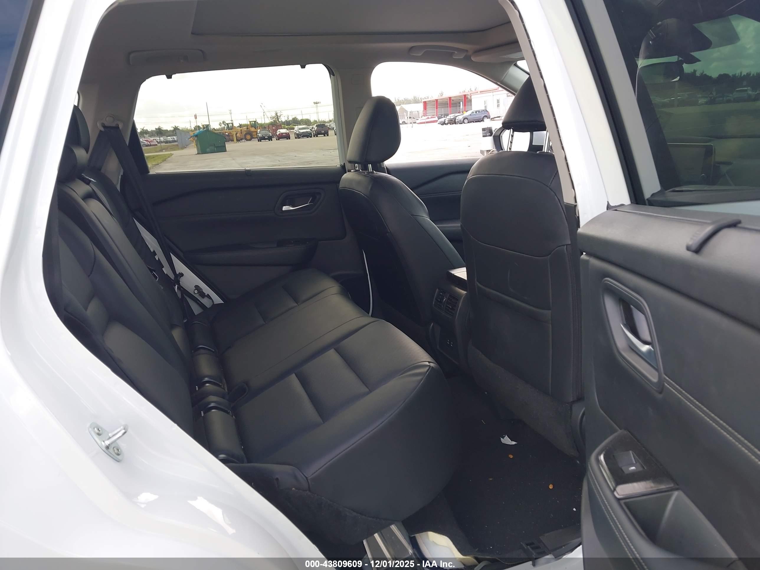 NISSAN ROGUE image 8