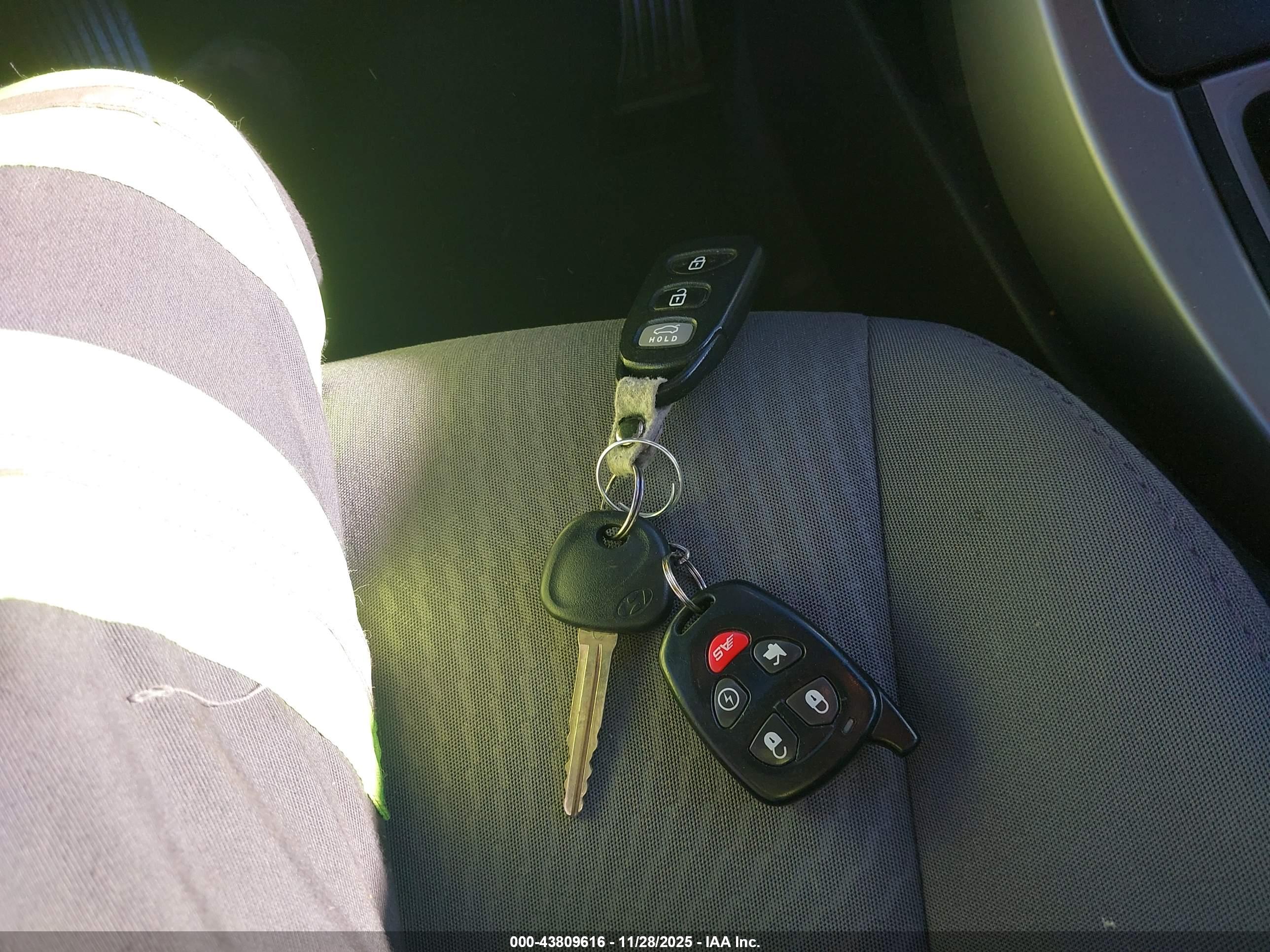 HYUNDAI ELANTRA image 11