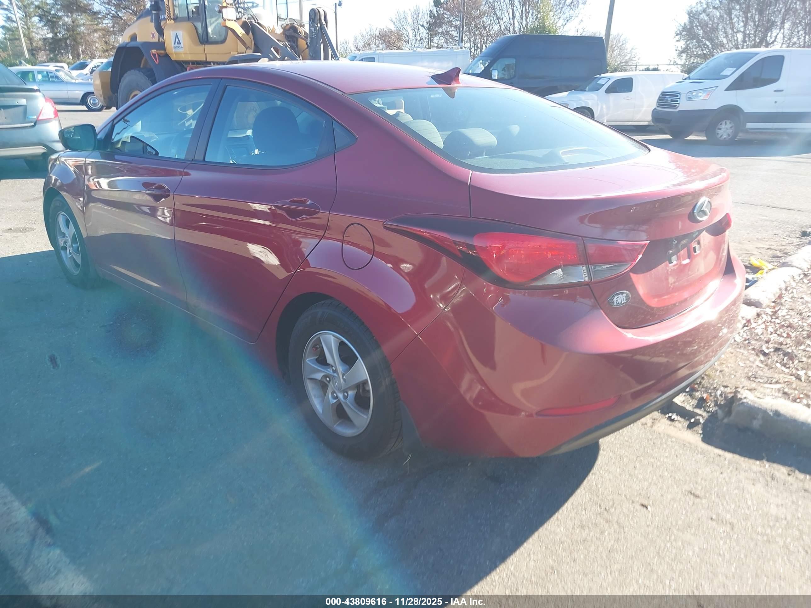 HYUNDAI ELANTRA image 3